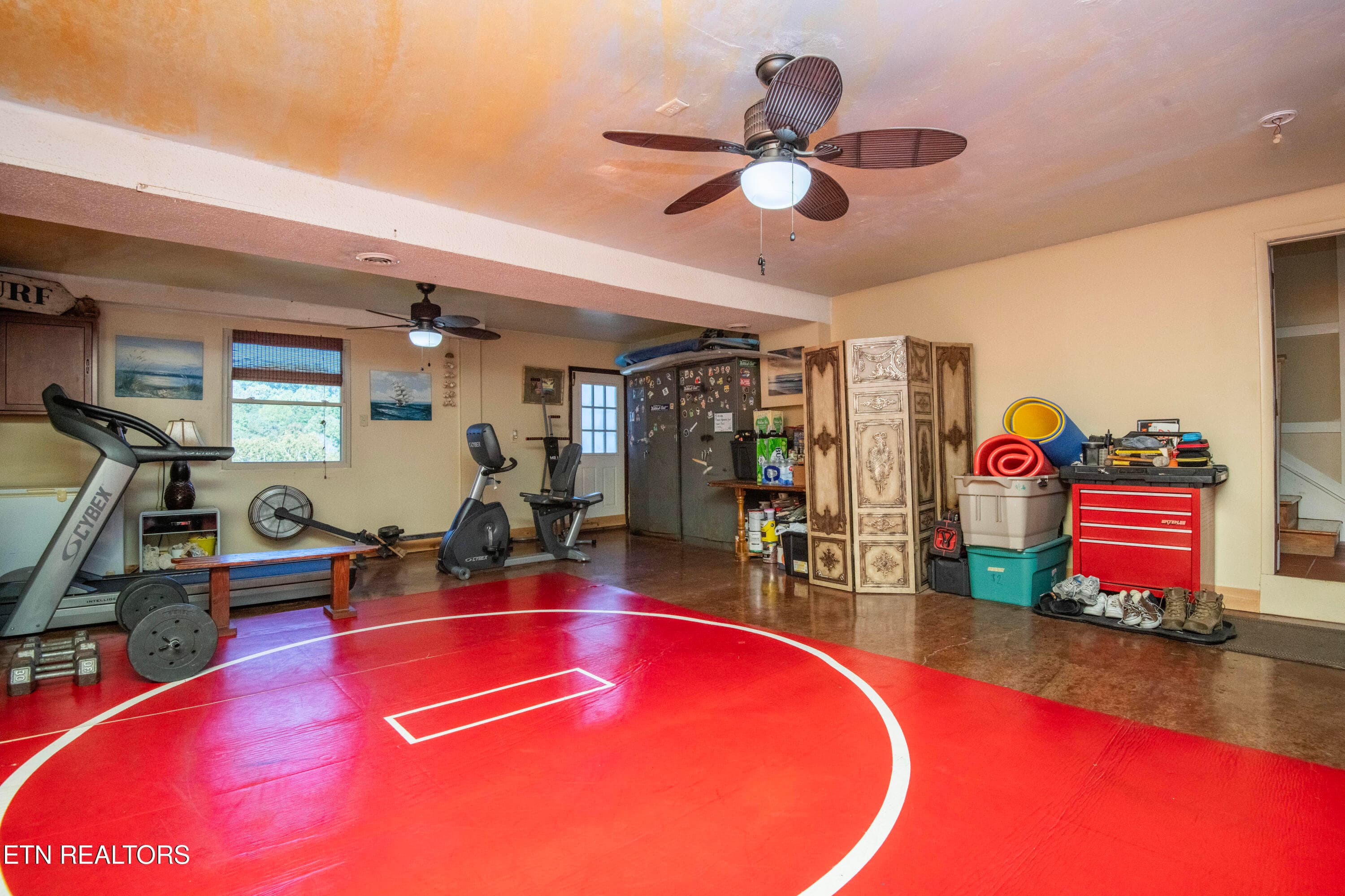 den/gargae - 155 Lakeview Circle, Clinton, TN 37716