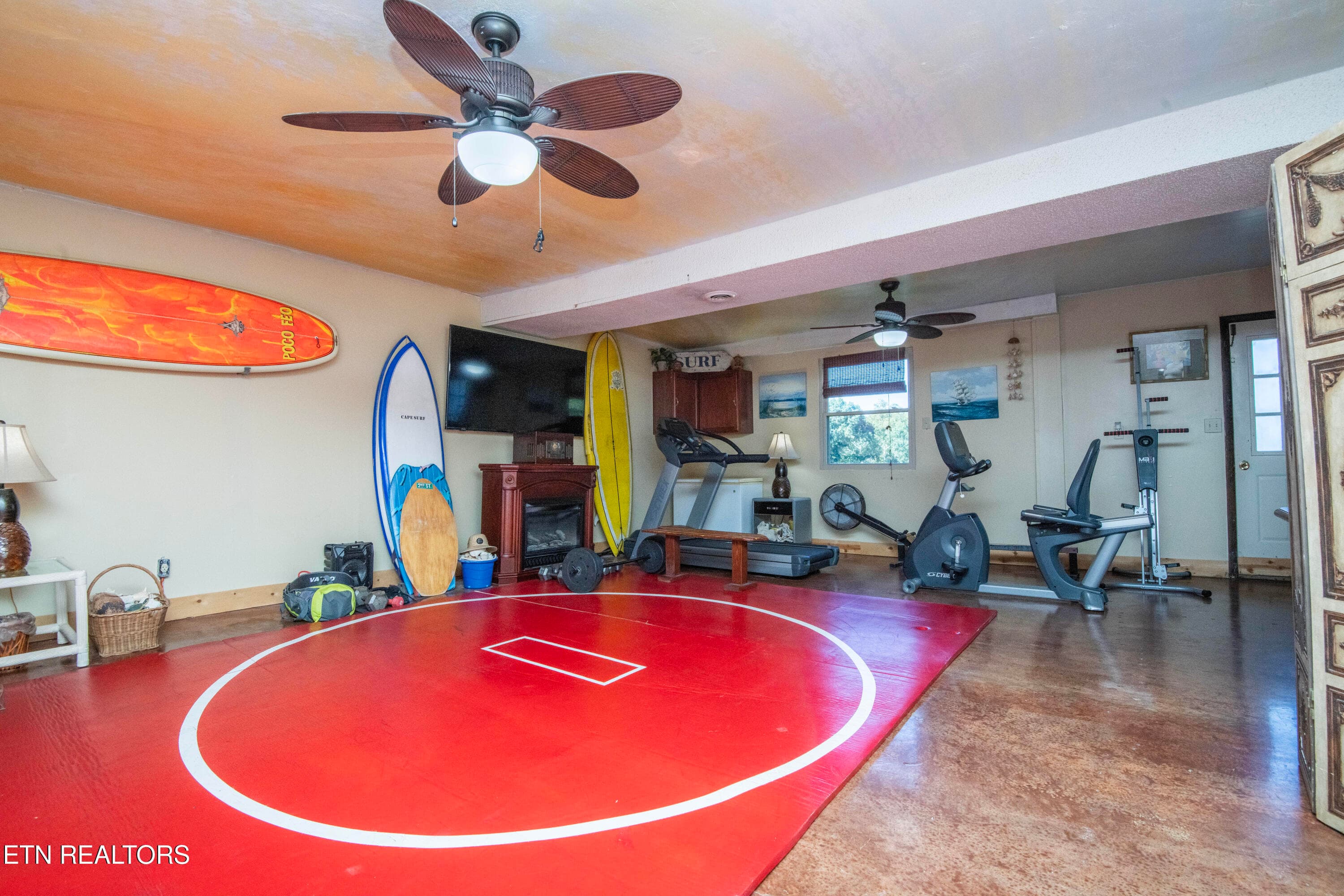 den/garage - 155 Lakeview Circle, Clinton, TN 37716
