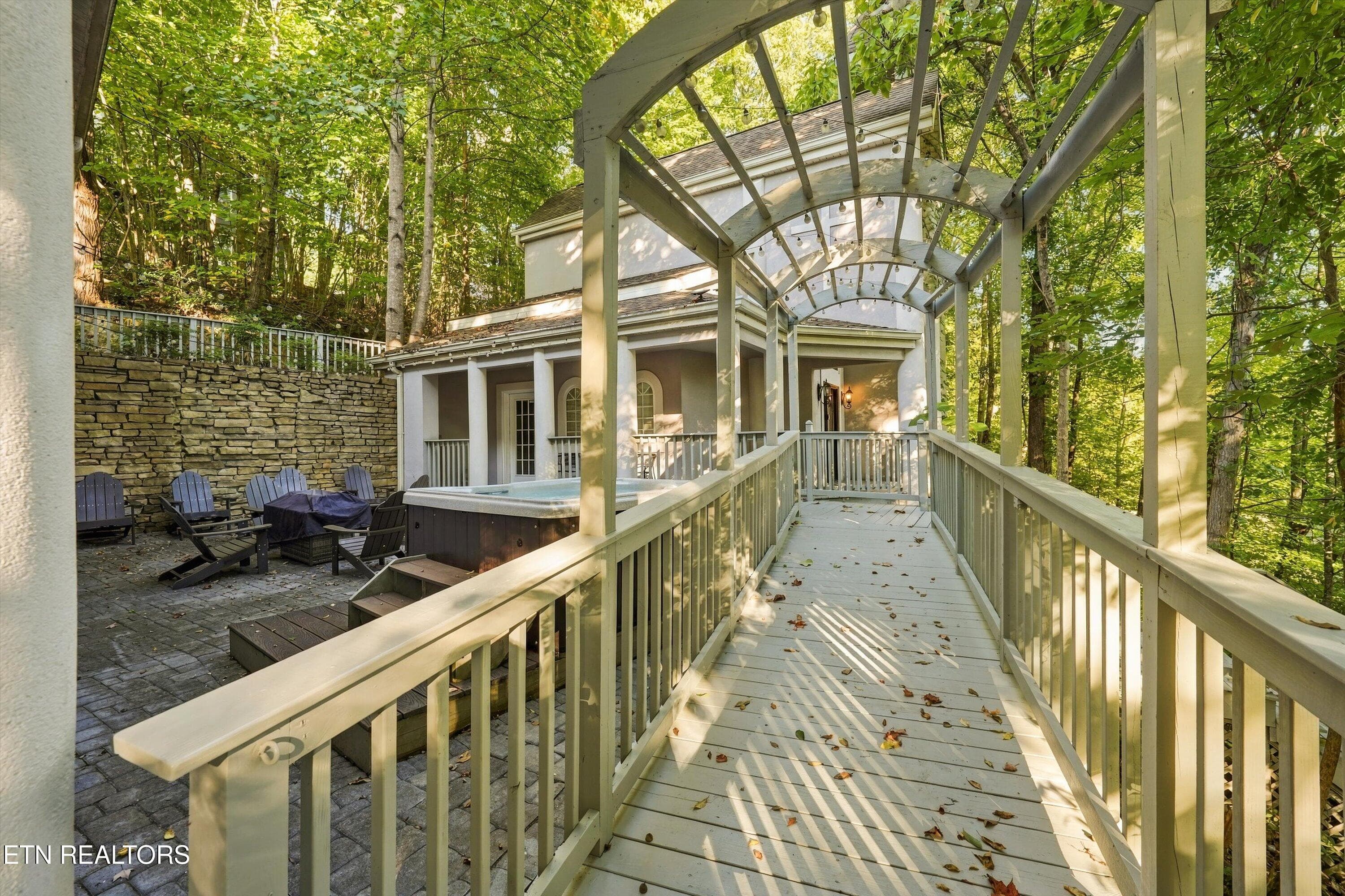 39-838 Holly Branch Rd33 - 838 Holly Branch Rd, Gatlinburg, TN 37738, Gatlinburg