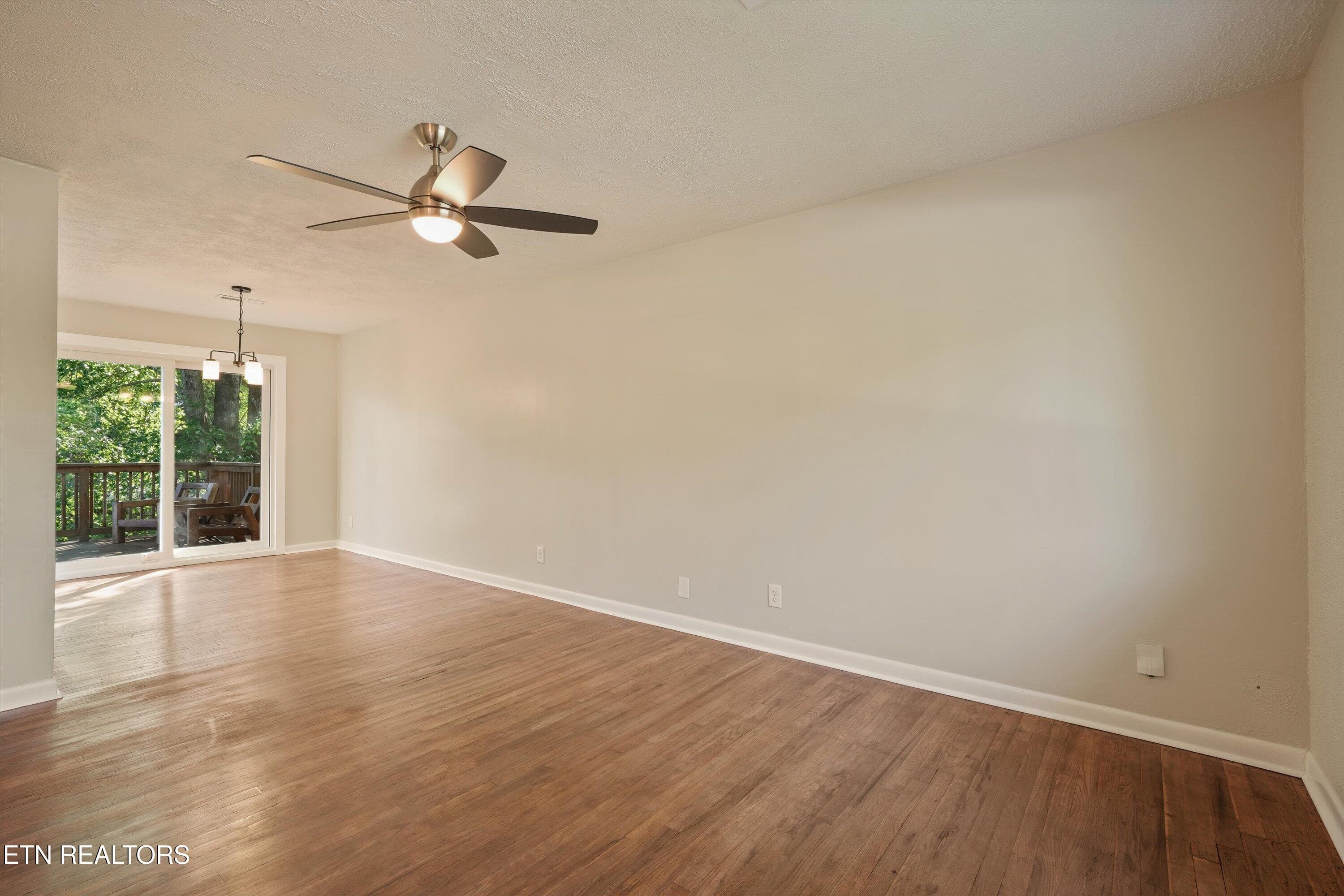 Main Level Living Room - 712 Owl Hollow Rd, Knoxville, TN 37923, Knoxville