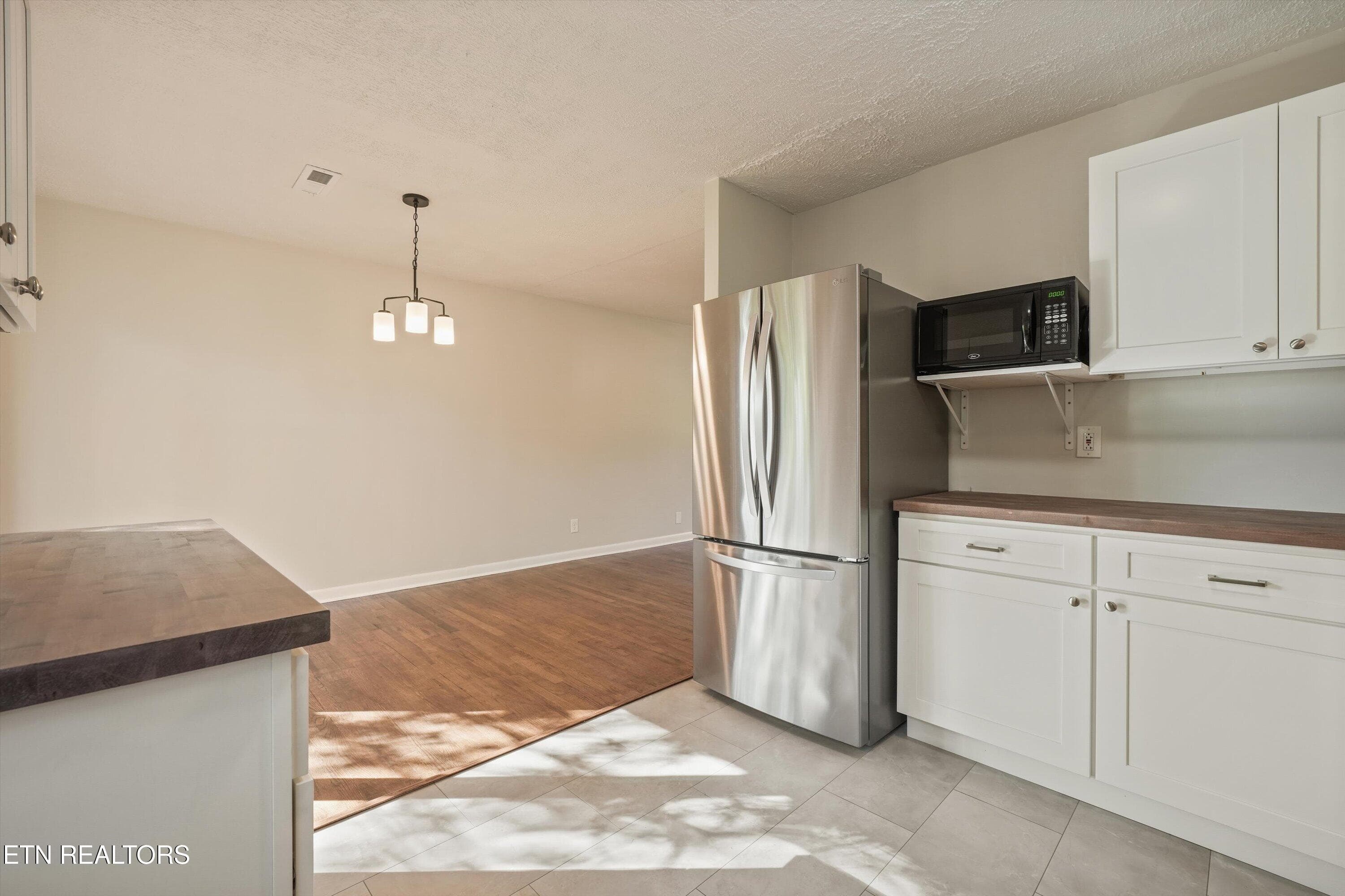 Modern Fixtures in Kitchen - 712 Owl Hollow Rd, Knoxville, TN 37923, Knoxville