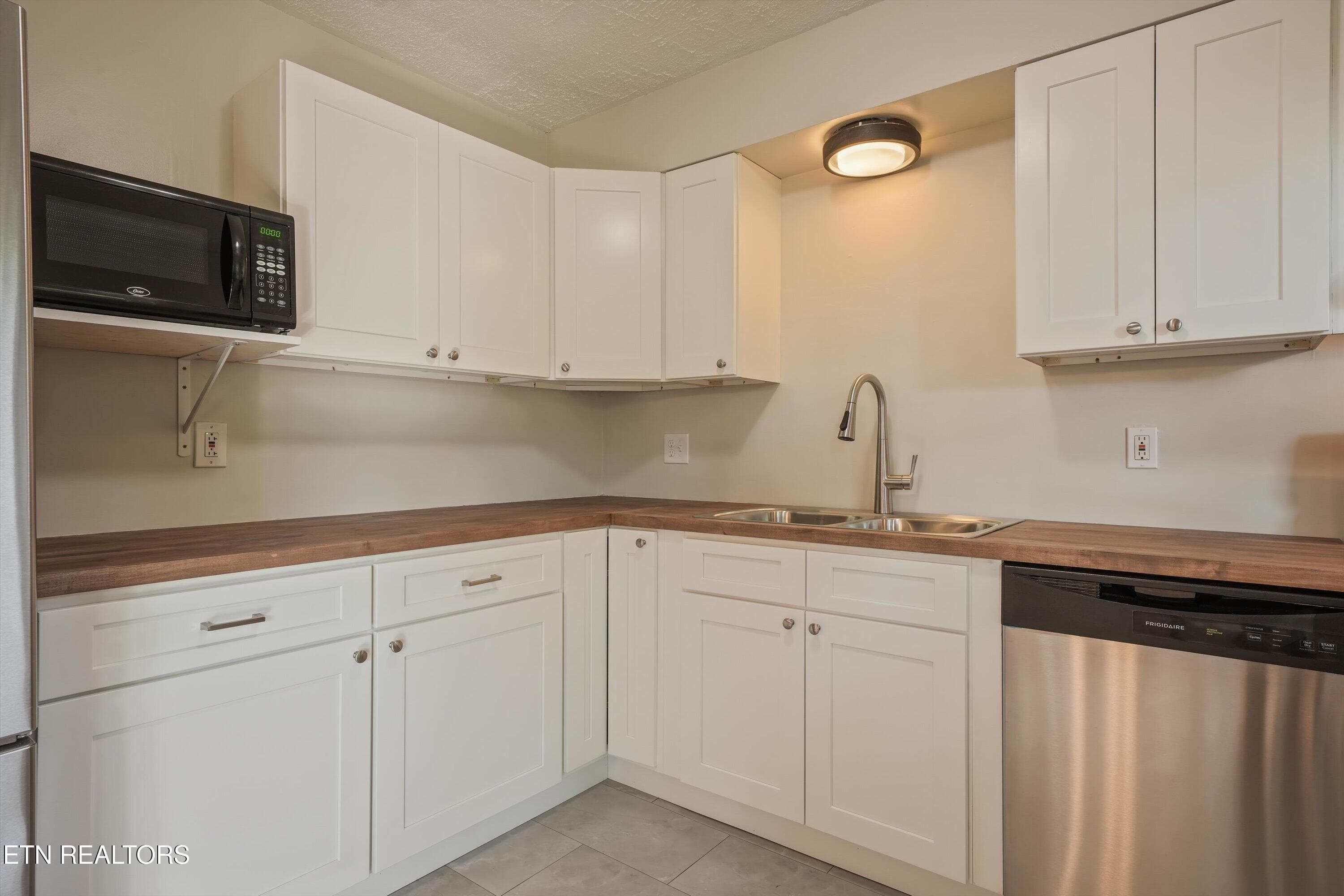 Fresh Paint Throughout - 712 Owl Hollow Rd, Knoxville, TN 37923, Knoxville