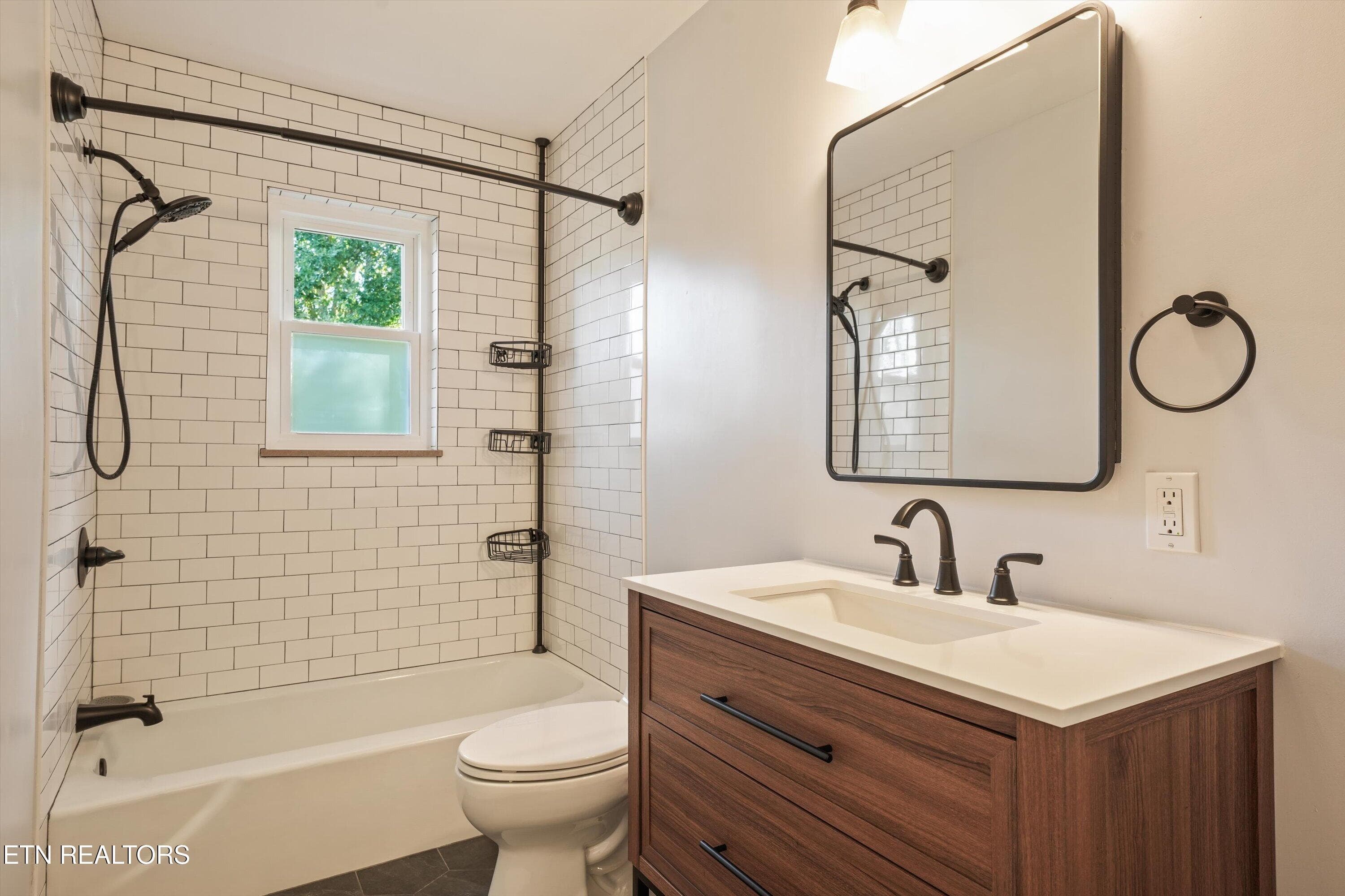 Beautifully Updated Bath - 712 Owl Hollow Rd, Knoxville, TN 37923, Knoxville