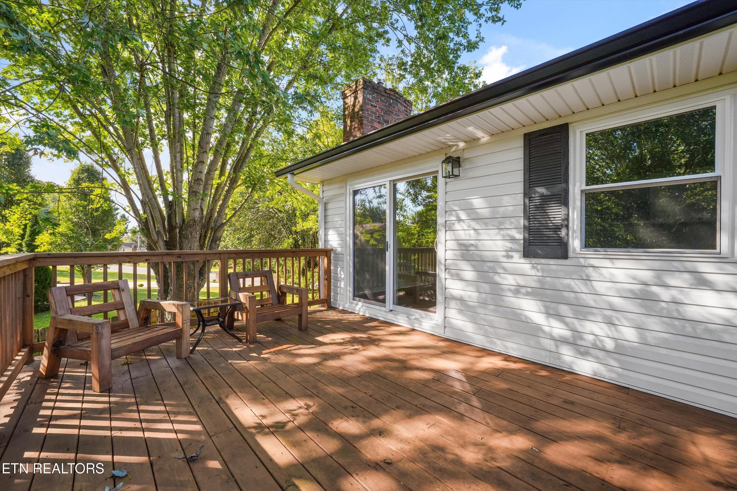 Expansive Upper-Level Deck - 712 Owl Hollow Rd, Knoxville, TN 37923, Knoxville