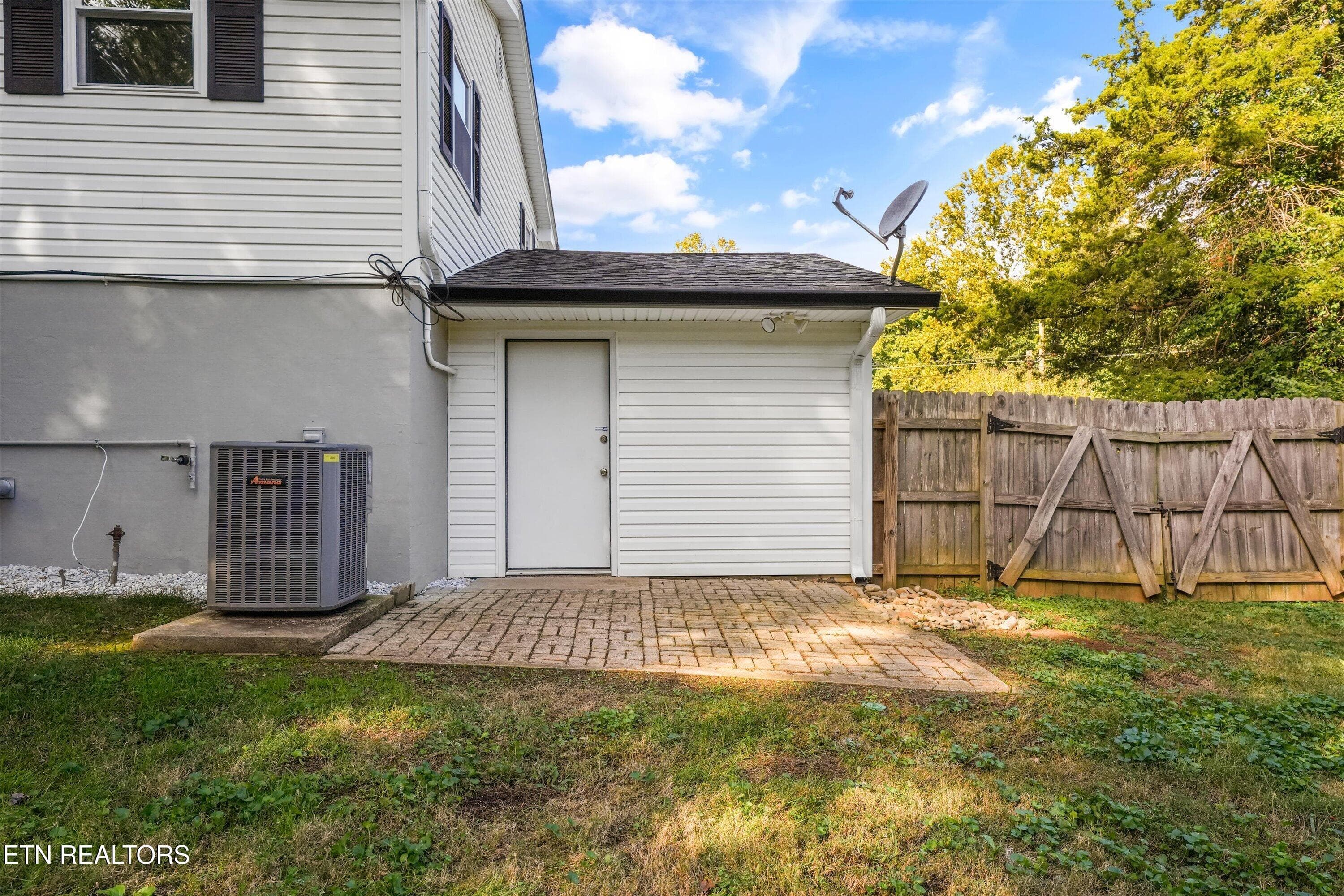 Versatile Large Storage Space - 712 Owl Hollow Rd, Knoxville, TN 37923, Knoxville