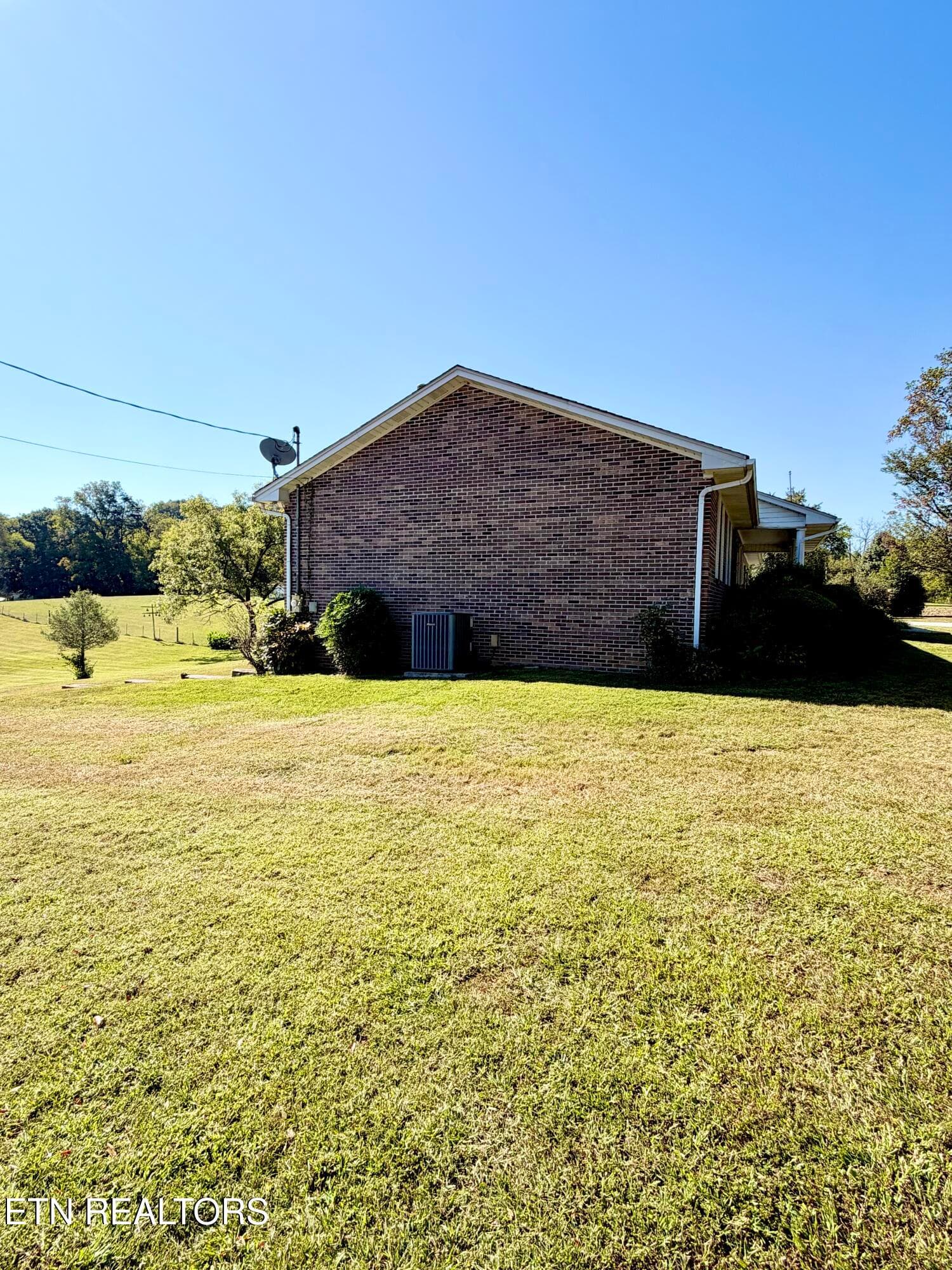 IMG_5937 - 1922 N Charles G Seivers Blvd, Clinton, TN 37716, Clinton