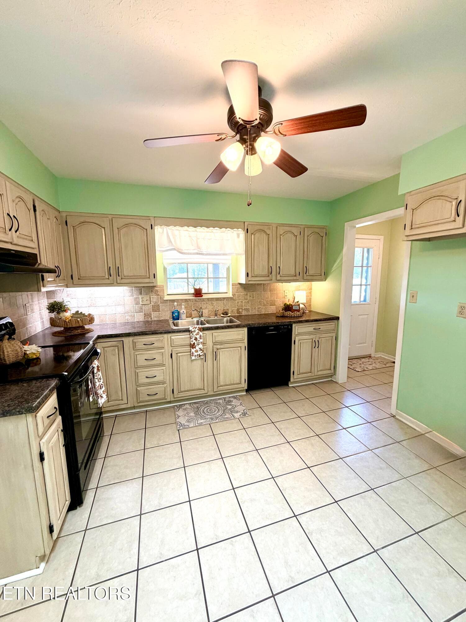 IMG_5897 - 1922 N Charles G Seivers Blvd, Clinton, TN 37716, Clinton