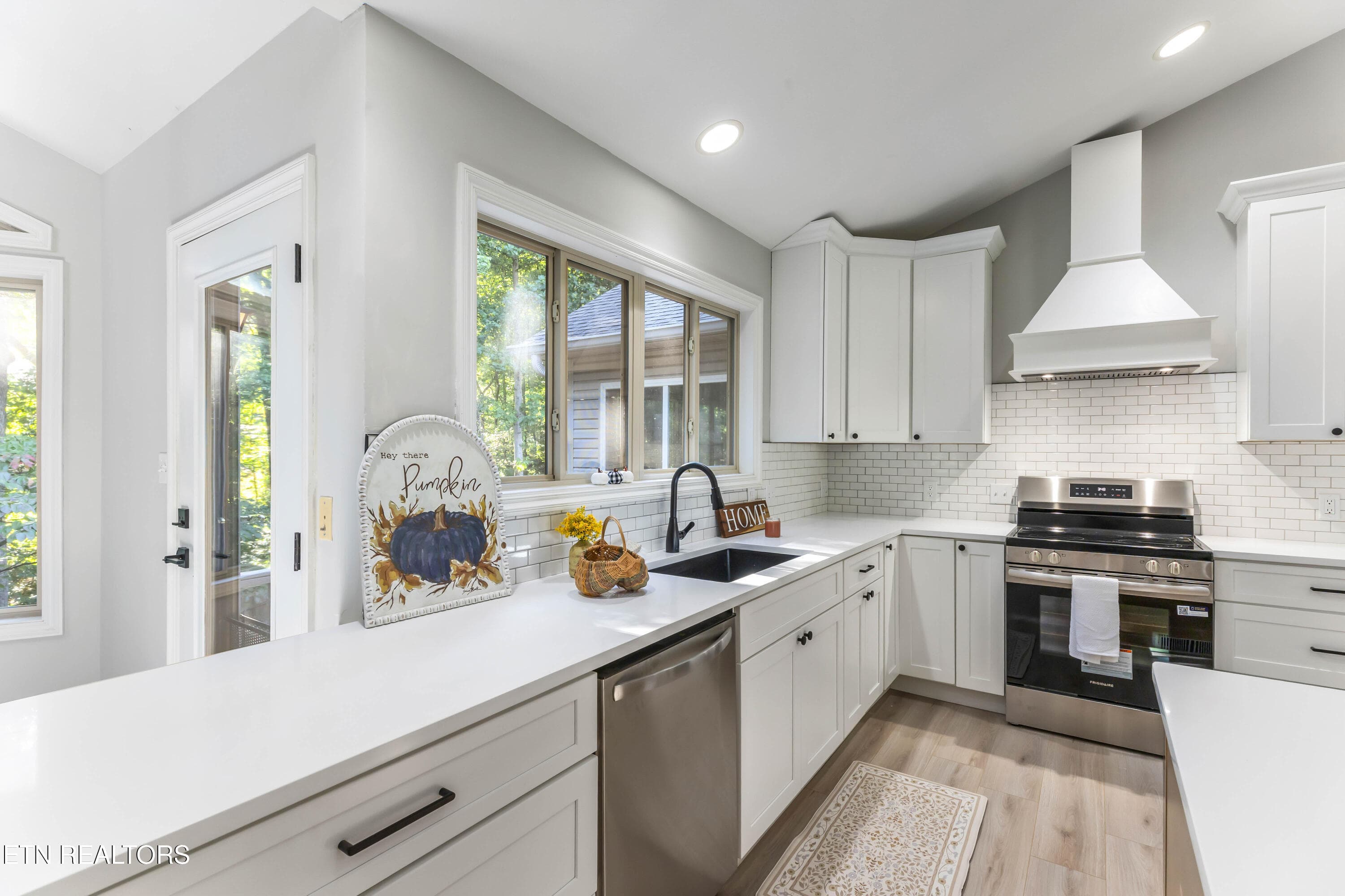 Brand New SS Appliances - 508 Skiatook Court, Loudon, TN 37774, Loudon