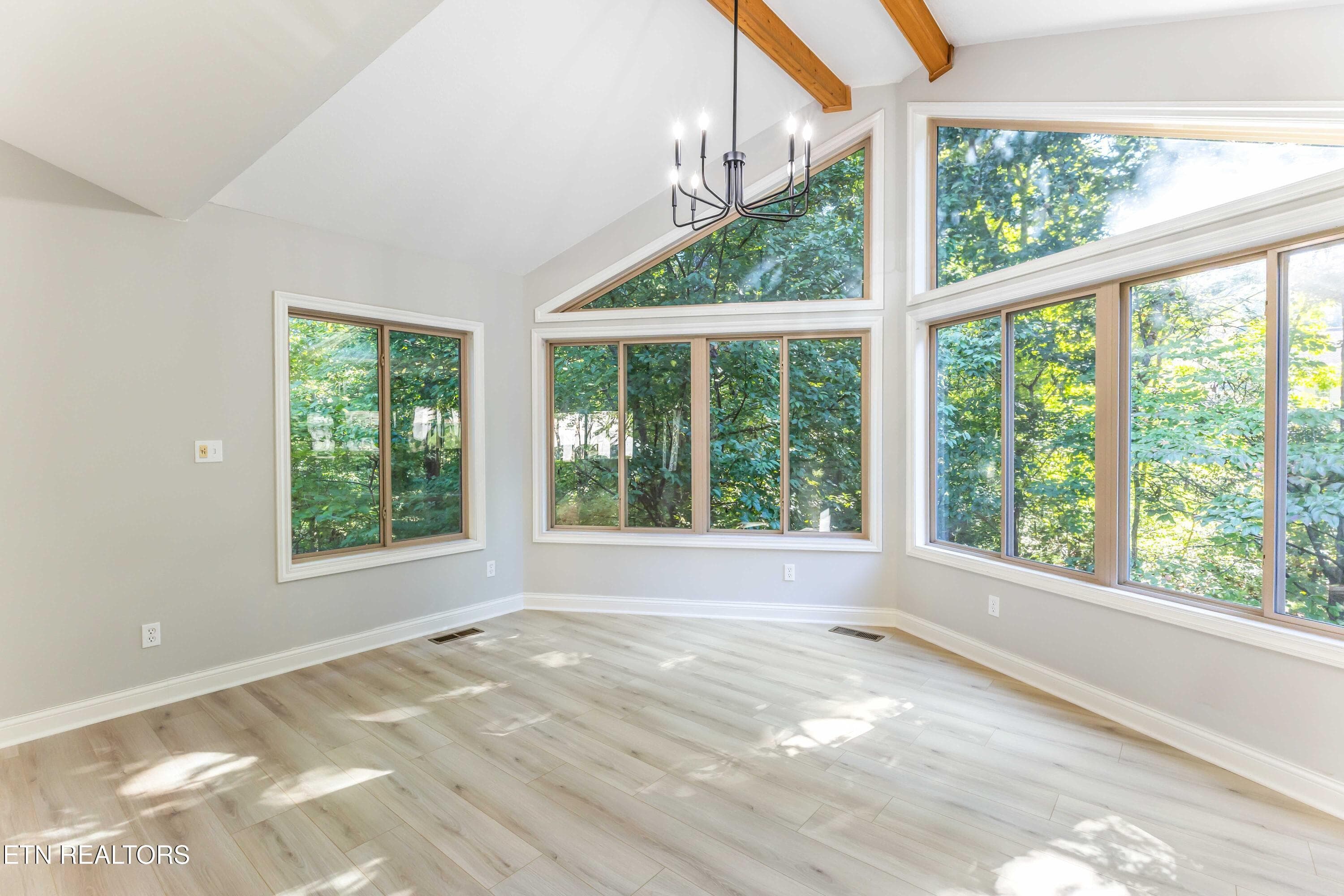 Kitchen open to the dining room - 508 Skiatook Court, Loudon, TN 37774, Loudon