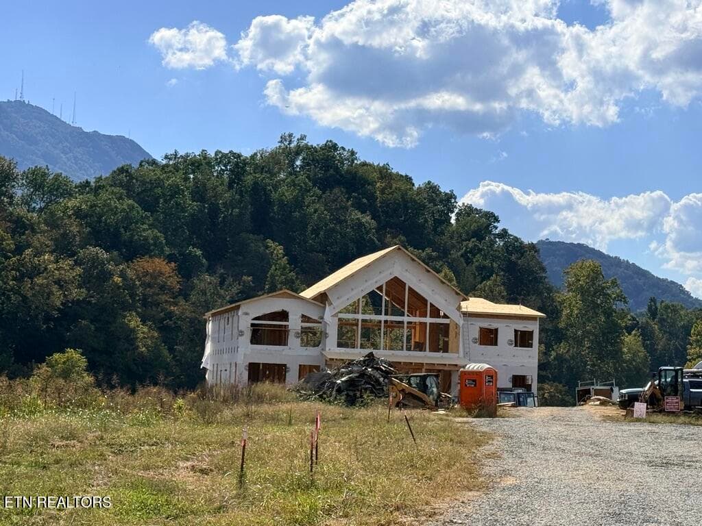 F1C5F412-6C09-4A53-996D-1C292562F66D_1_1 - 673 Carriage Way, Sevierville, TN 37876