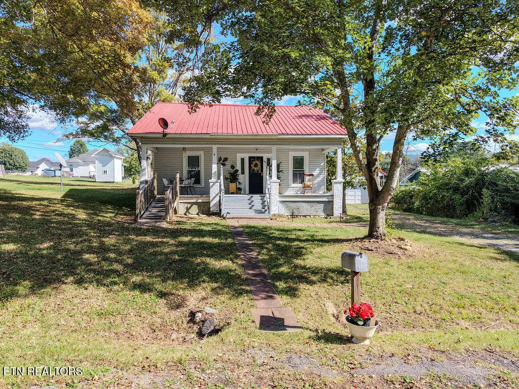 619 Indiana Ave, Etowah, TN 37331