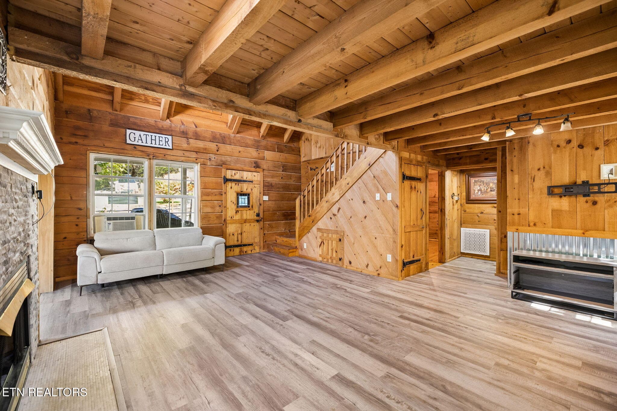Great room - 1243 Carrs Creek Rd, Townsend, TN 37882, Townsend