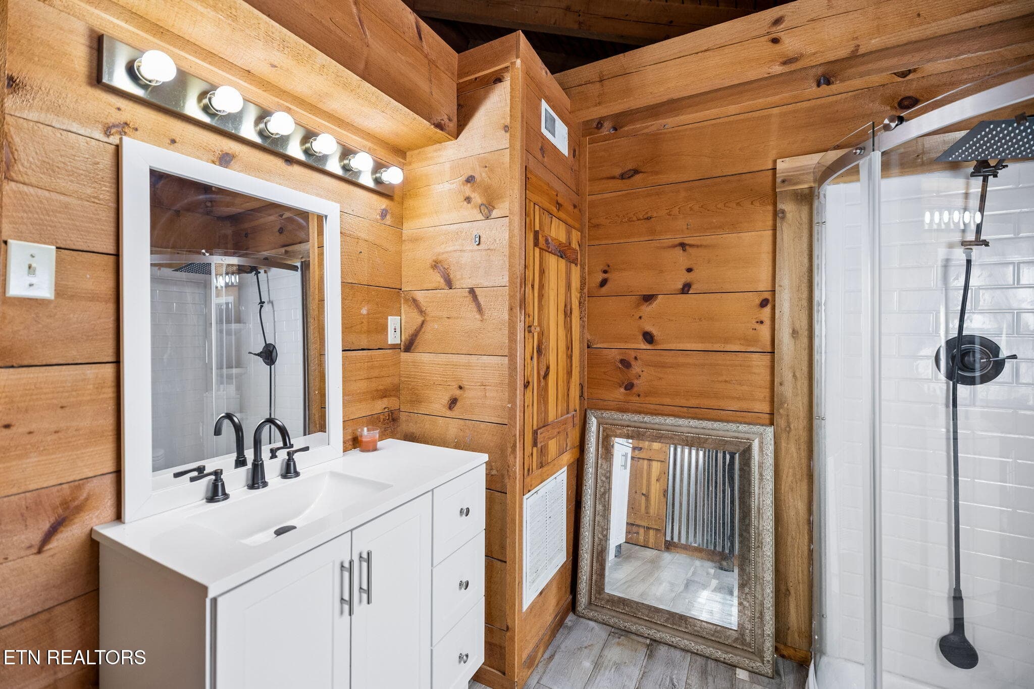 Loft bathroom - 1243 Carrs Creek Rd, Townsend, TN 37882, Townsend