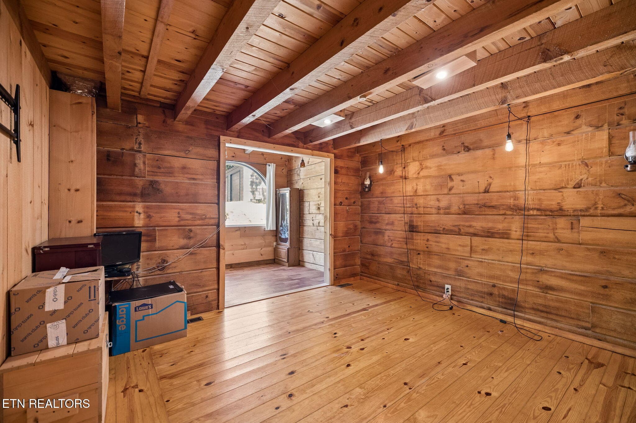 Master bedroom - 1243 Carrs Creek Rd, Townsend, TN 37882, Townsend