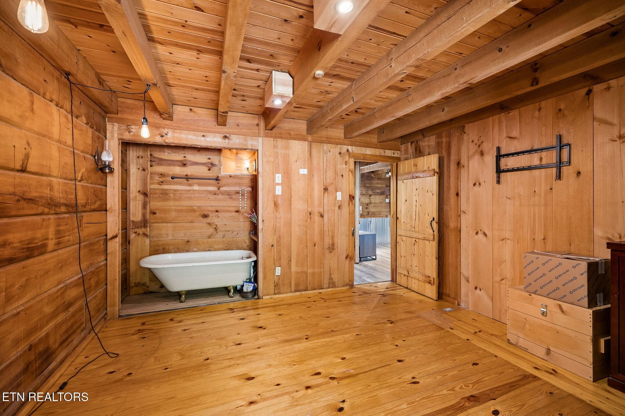 Master bedroom - 1243 Carrs Creek Rd, Townsend, TN 37882, Townsend