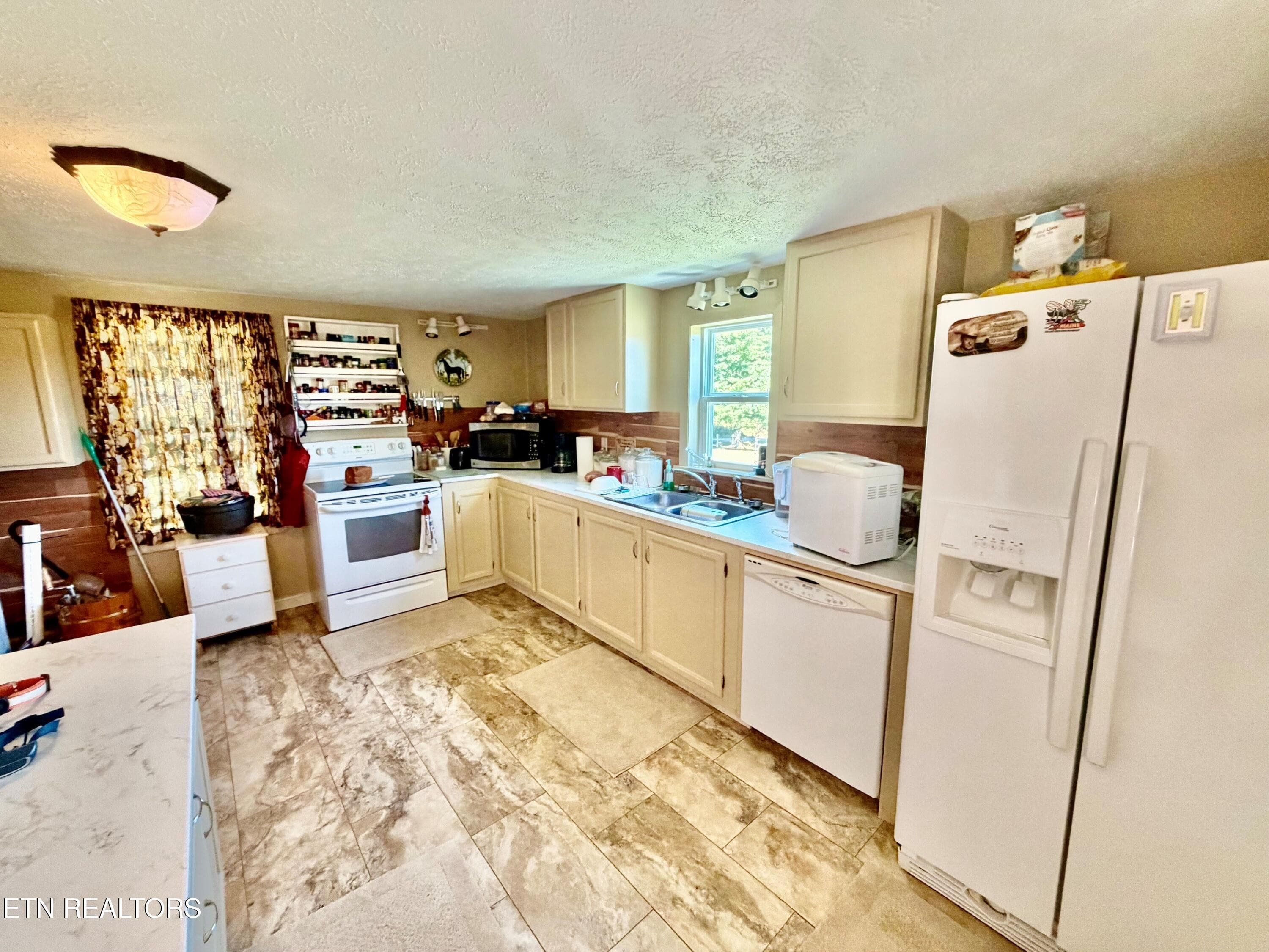 5889 Newton Road kitchen4 new - 5889 Newton Rd, Crossville, TN 38572