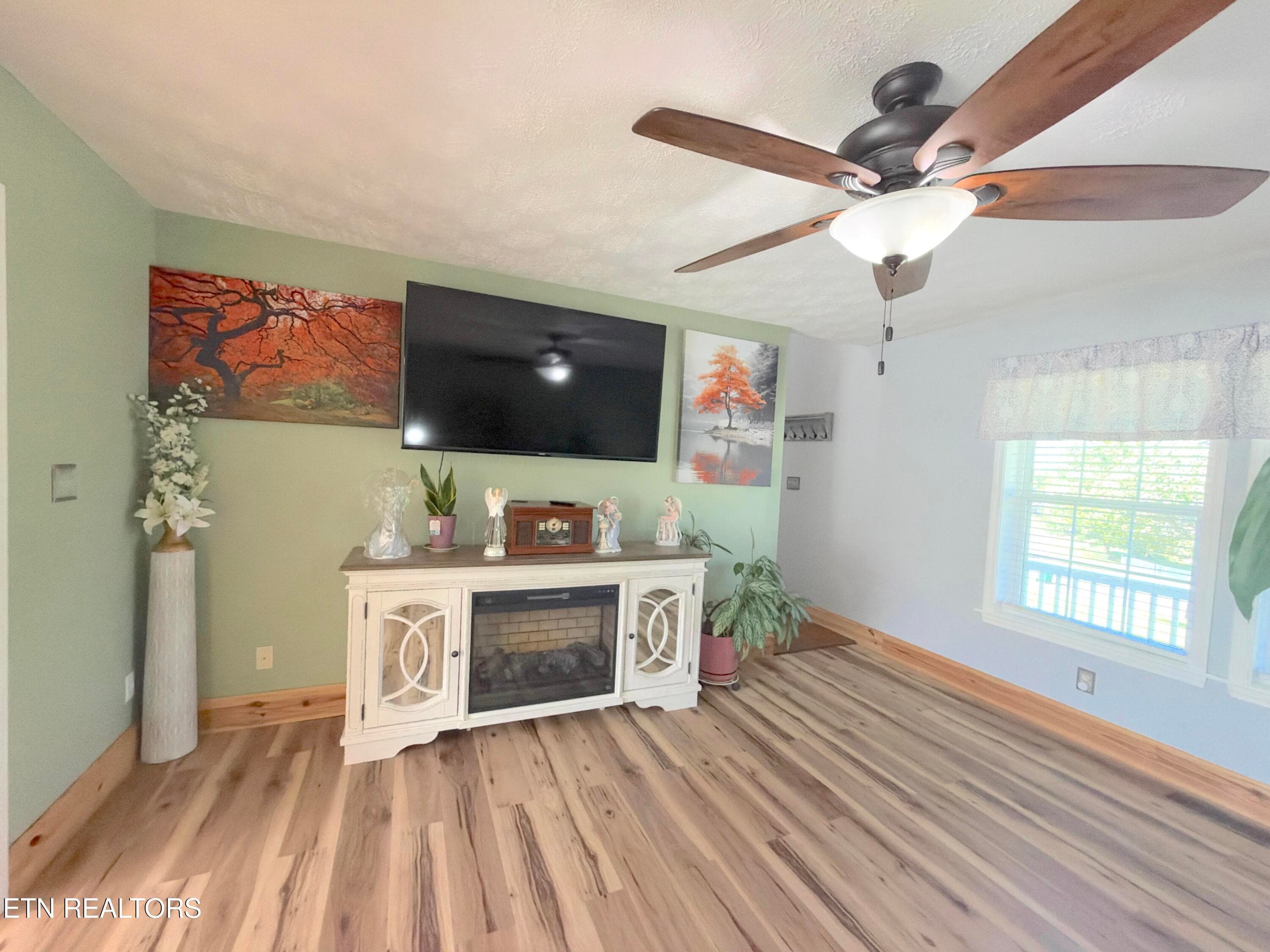 23. Living Room - 2833 English Valley Lane, Sevierville, TN 37876