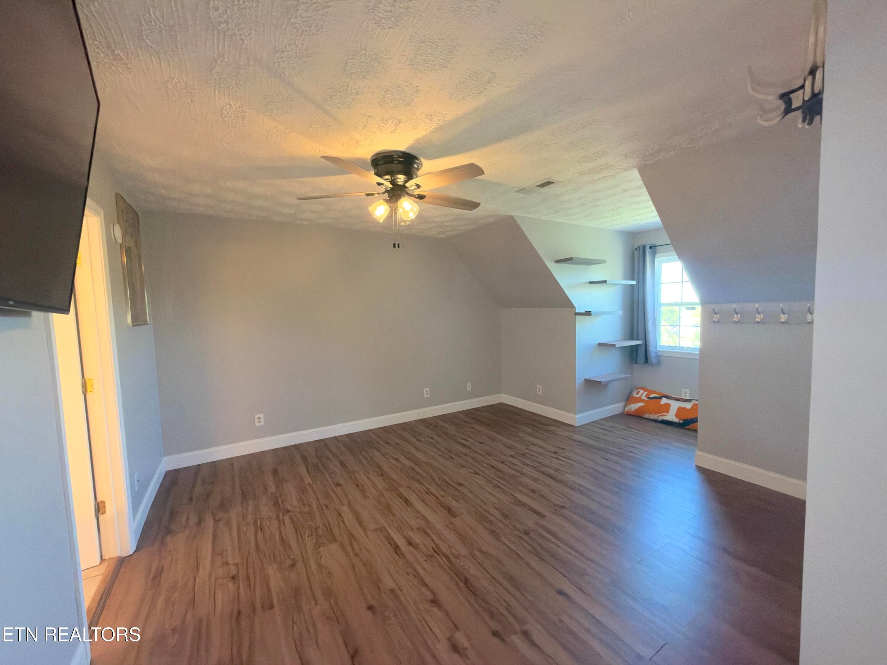 35. Bedroom Master - 2833 English Valley Lane, Sevierville, TN 37876