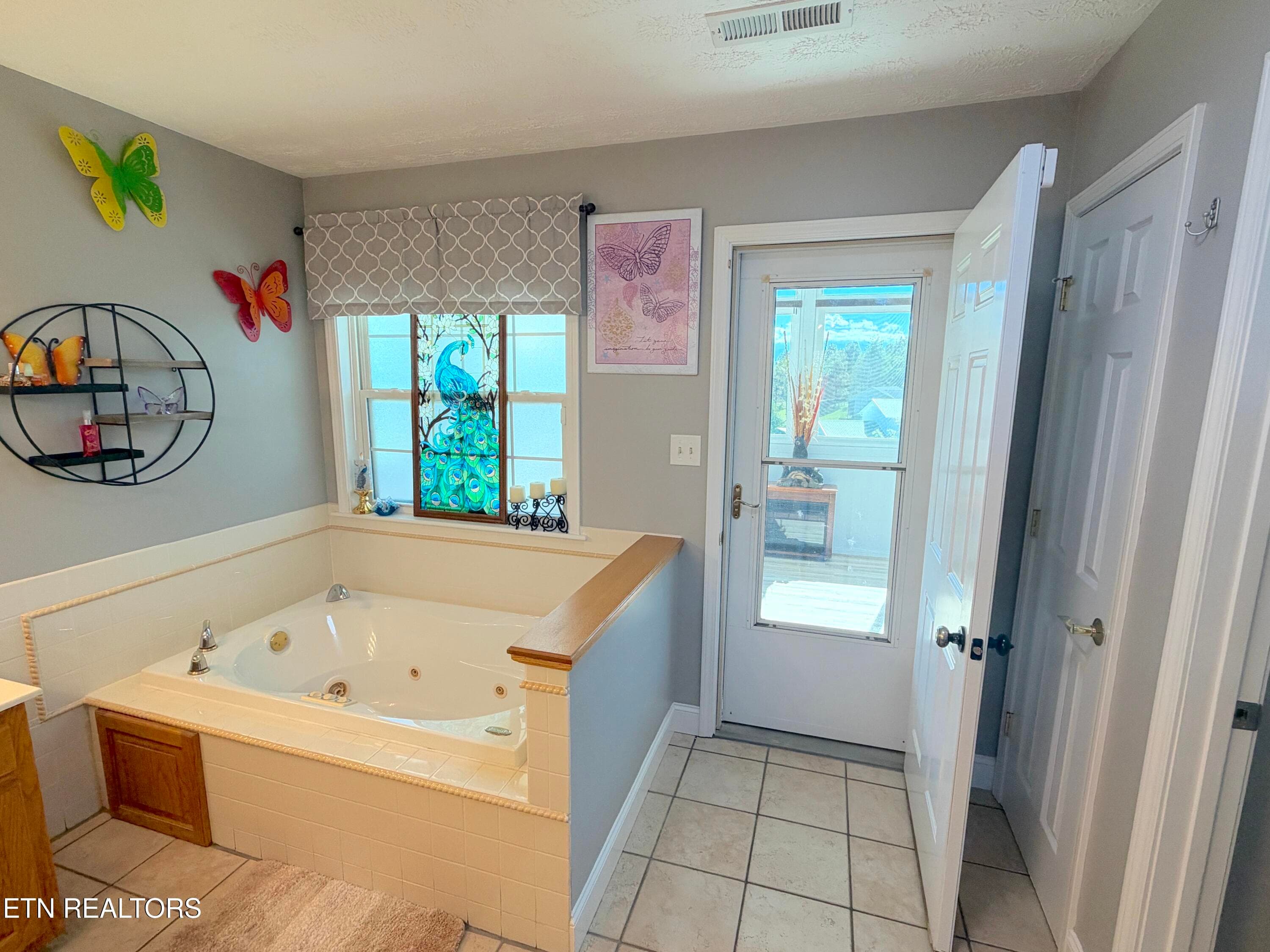 42. Enclosed Porch Entry - 2833 English Valley Lane, Sevierville, TN 37876