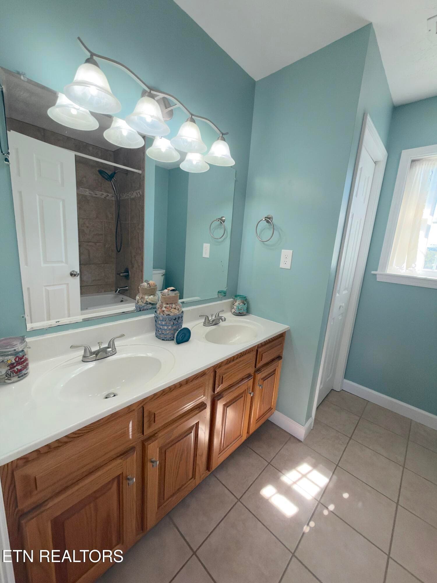 47. Bathroom Guest - 2833 English Valley Lane, Sevierville, TN 37876