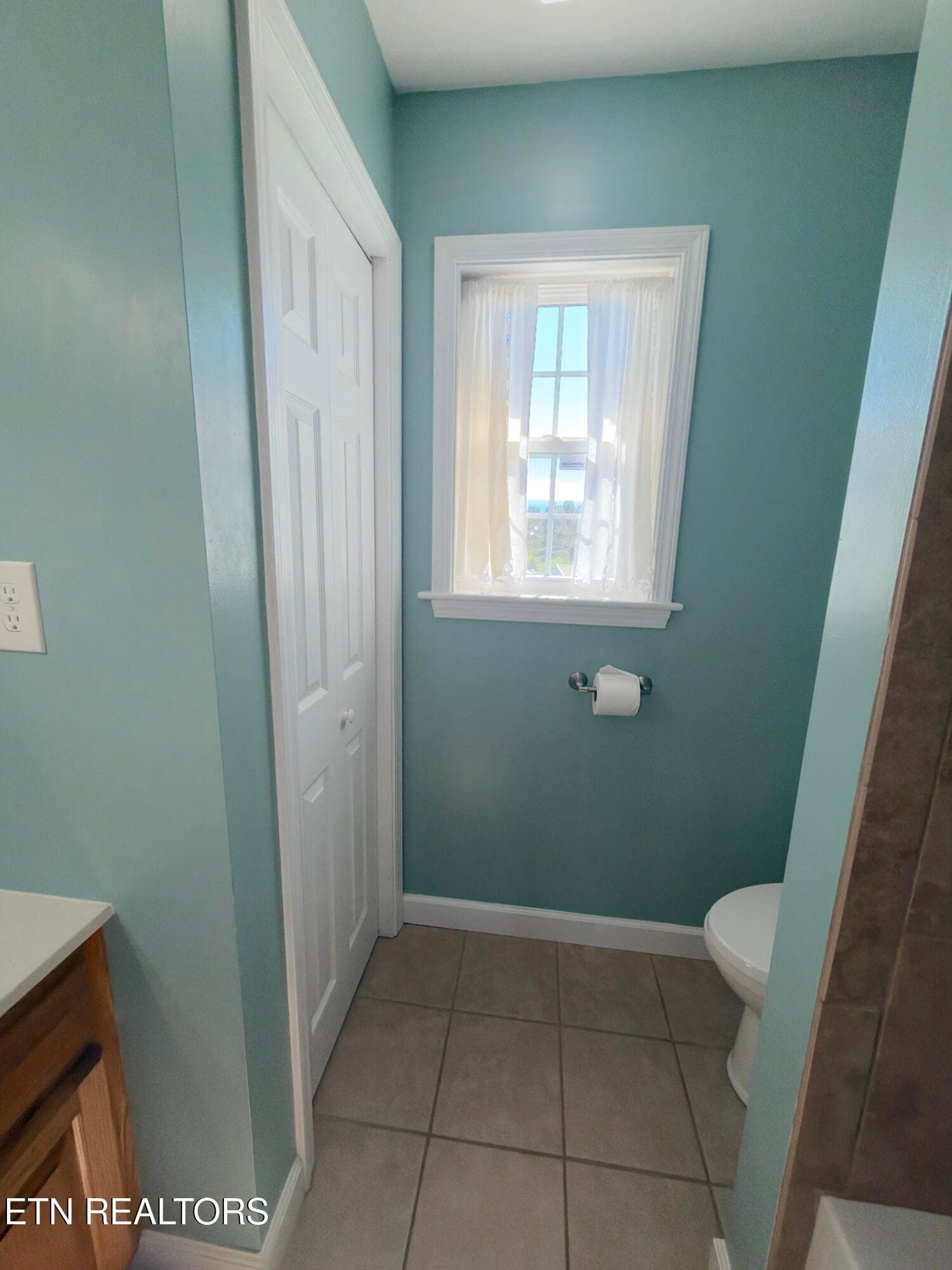 48. Bathroom Guest - 2833 English Valley Lane, Sevierville, TN 37876