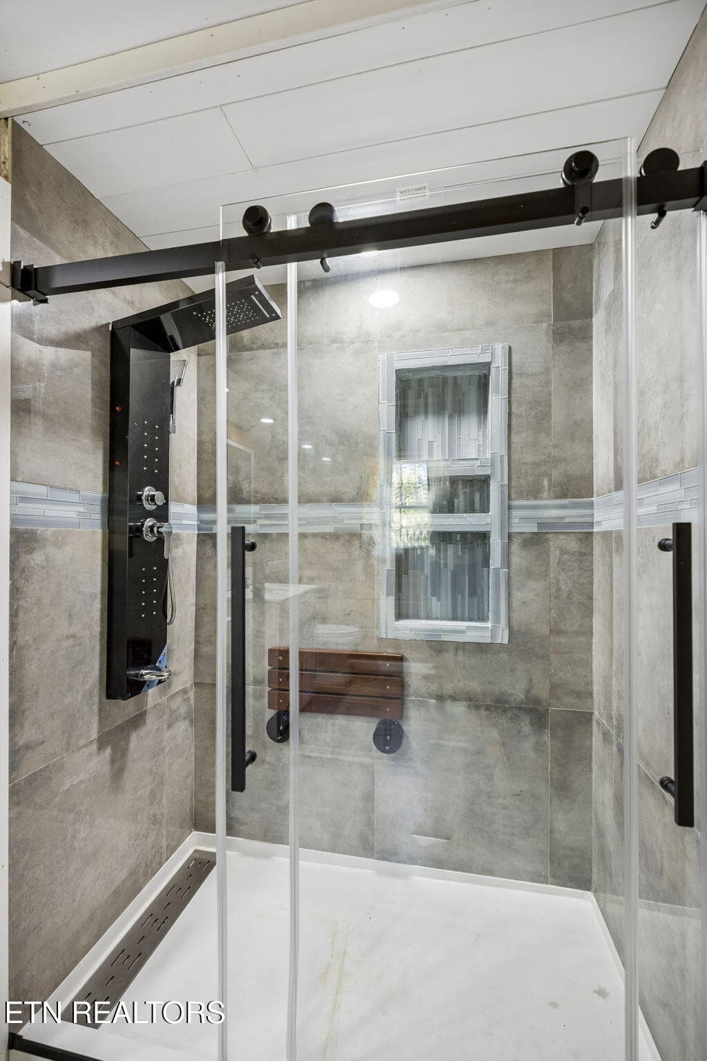 Master bath shower - 1243 Carrs Creek Rd, Townsend, TN 37882, Townsend