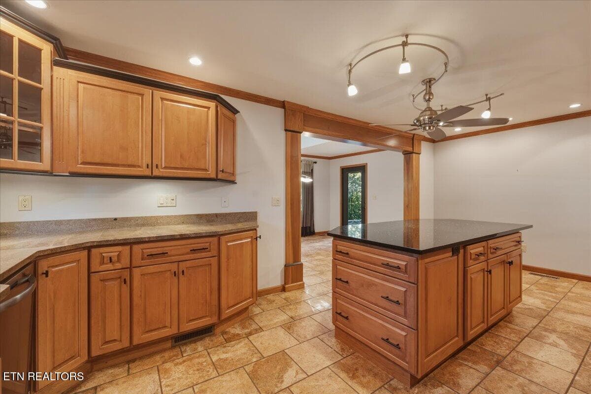 13-Kitchen - 309 Tigitsi Way, Loudon, TN 37774, Loudon