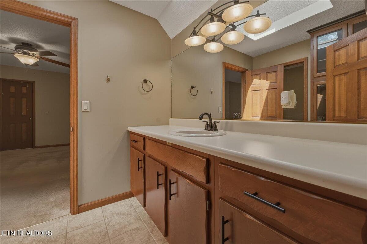 32-Full Bath - 309 Tigitsi Way, Loudon, TN 37774, Loudon