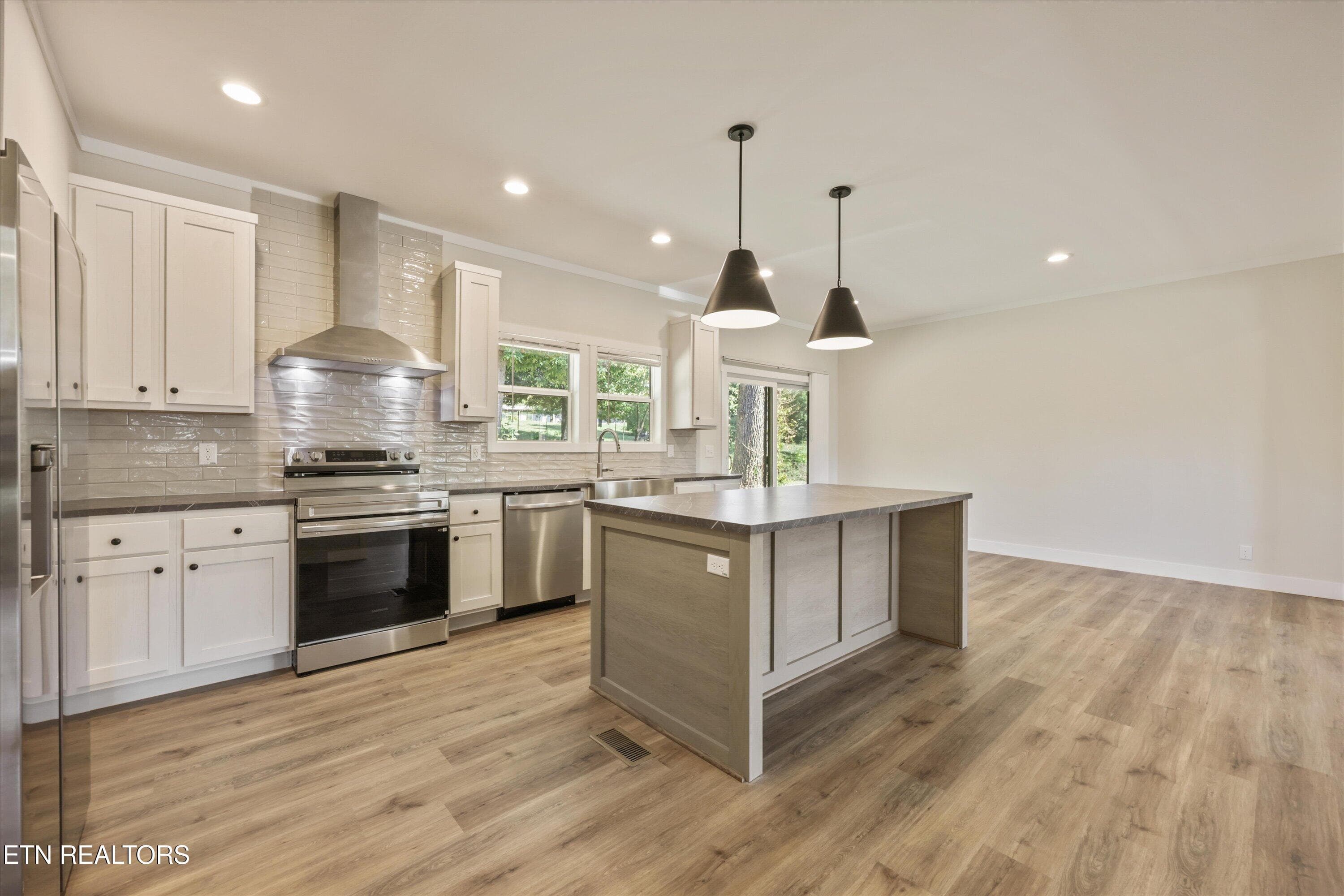Kitchen - 106 Federal Ferry Circle, Vonore, TN 37885, Vonore