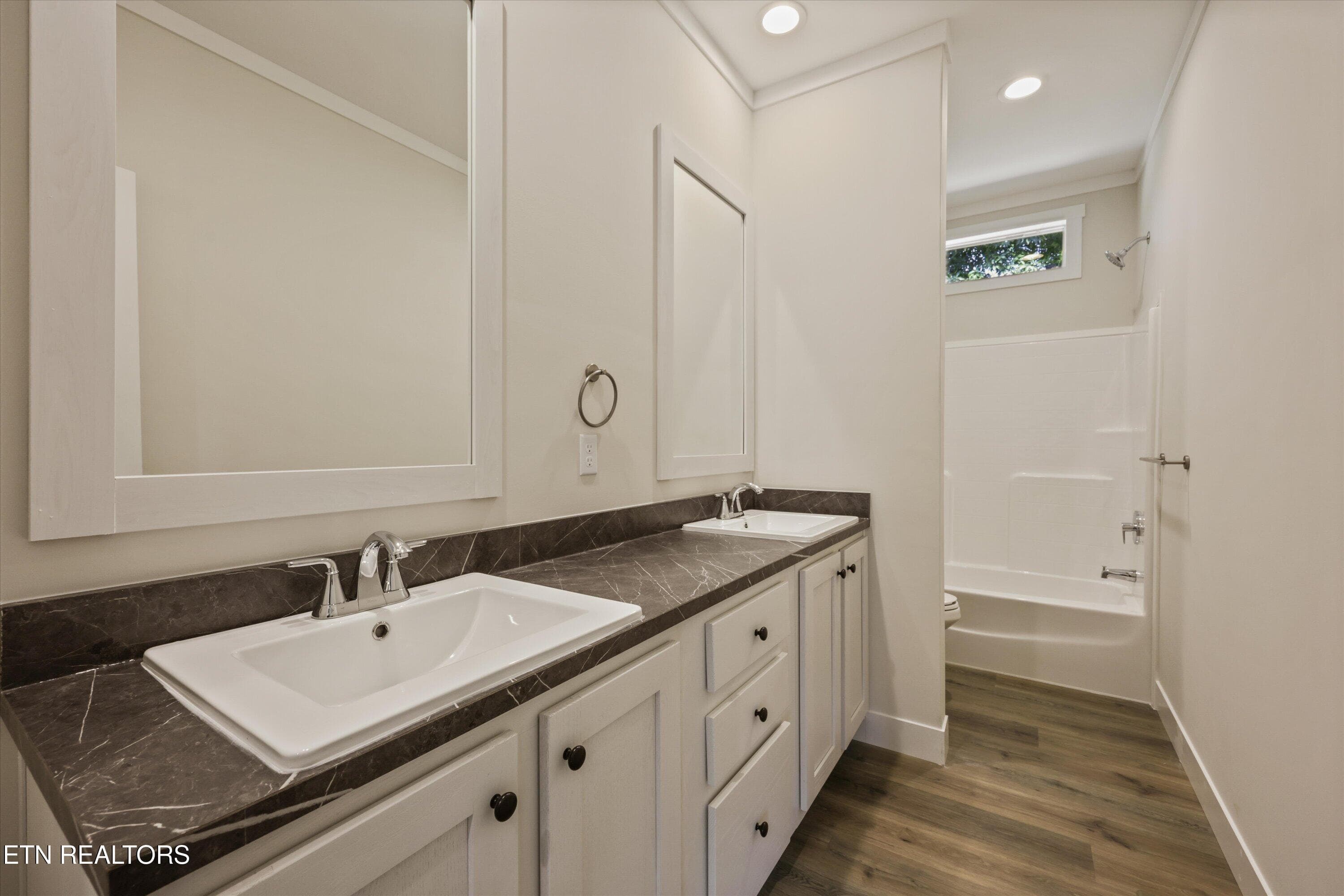 Bathroom - 106 Federal Ferry Circle, Vonore, TN 37885, Vonore