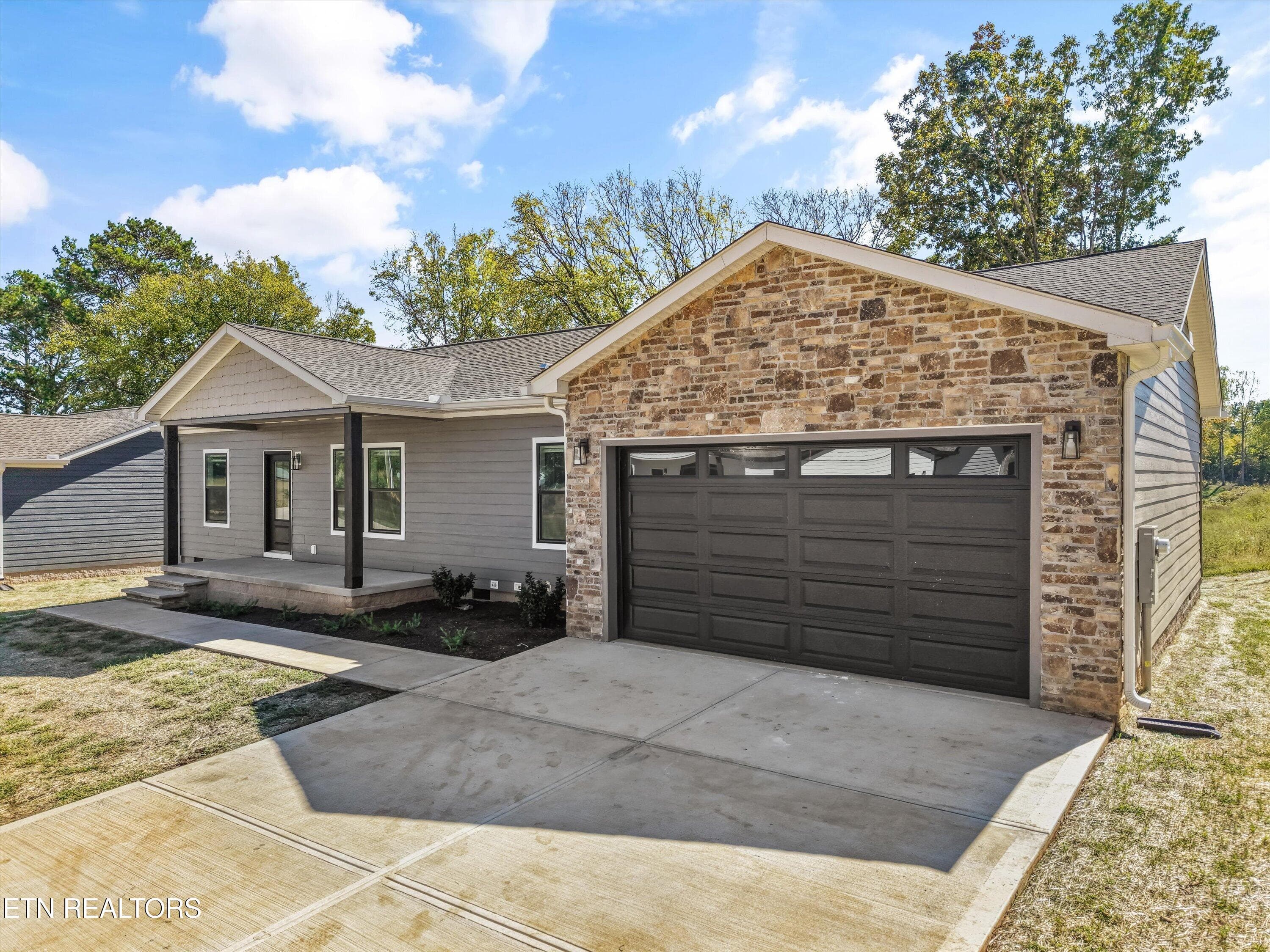 Front - 450 Federal Ferry Circle, Vonore, TN 37885