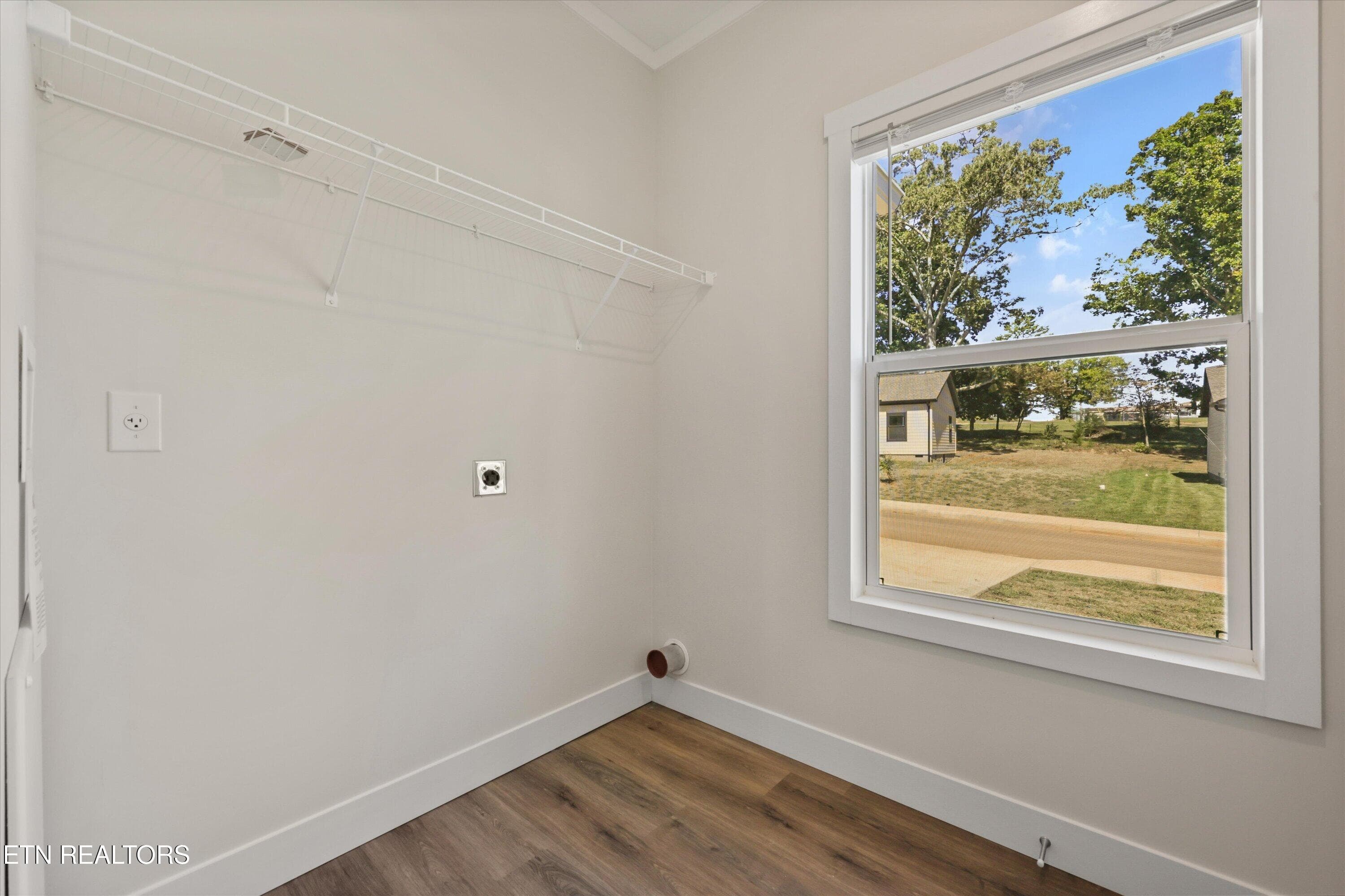 Laundry - 450 Federal Ferry Circle, Vonore, TN 37885