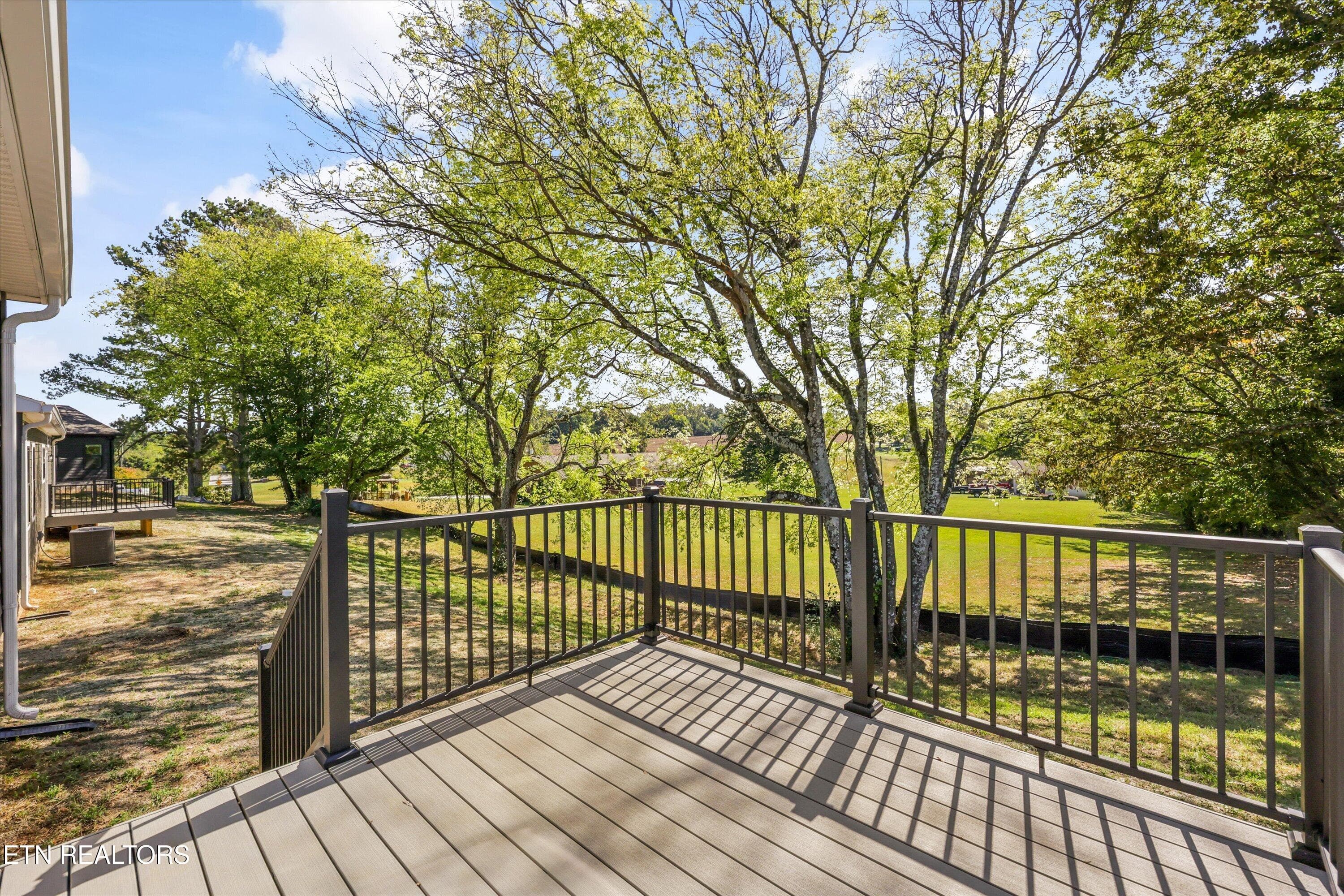 Deck - 450 Federal Ferry Circle, Vonore, TN 37885