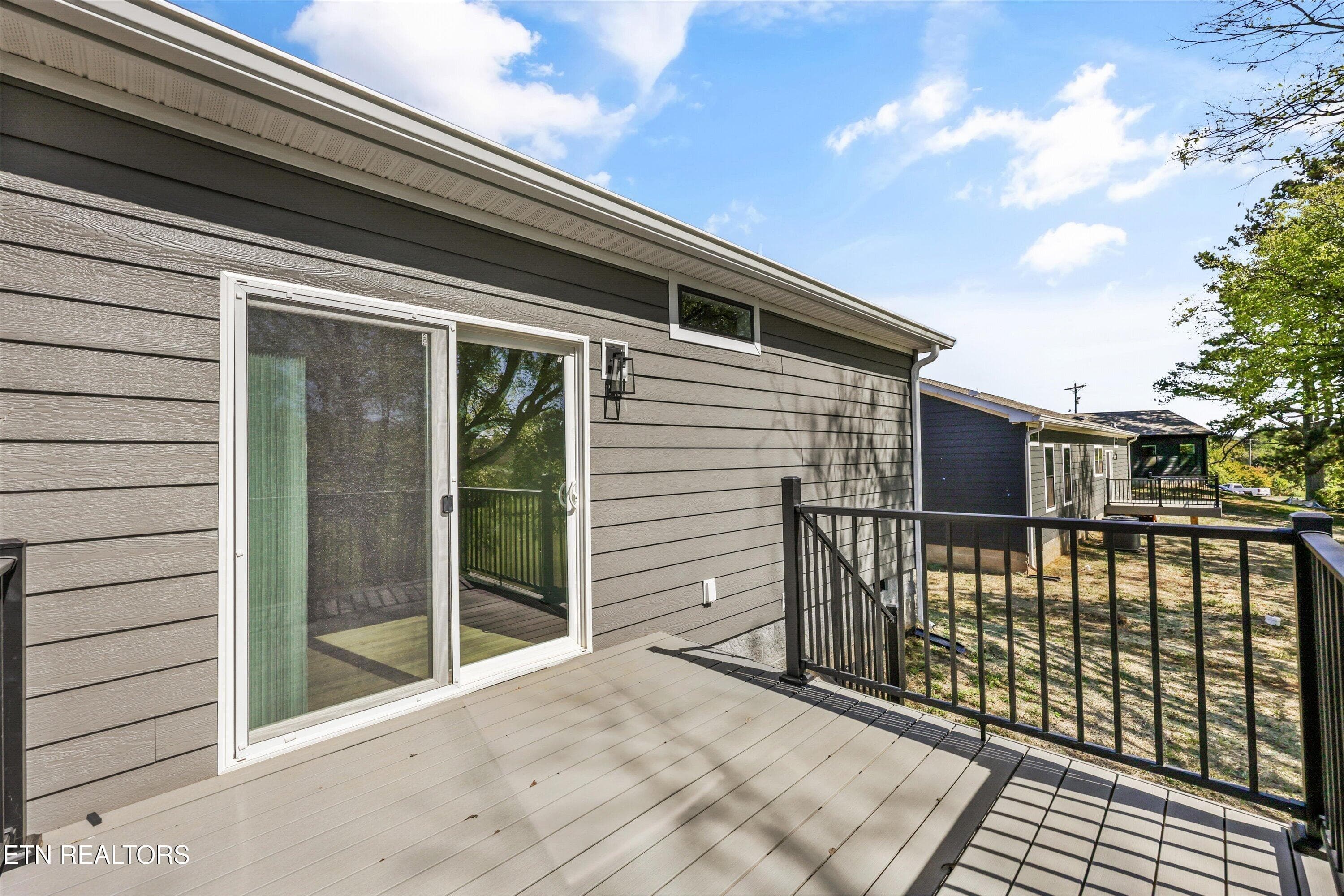 Deck - 450 Federal Ferry Circle, Vonore, TN 37885