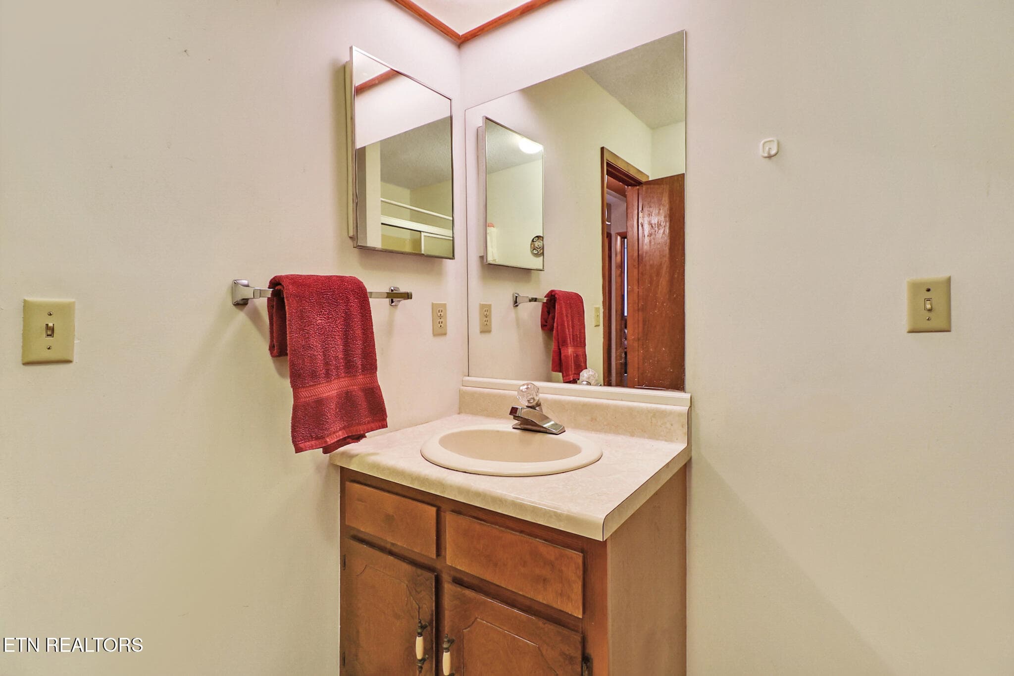 Main Bath - 107 Delbridge Lane, Crossville, TN 38558, Crossville