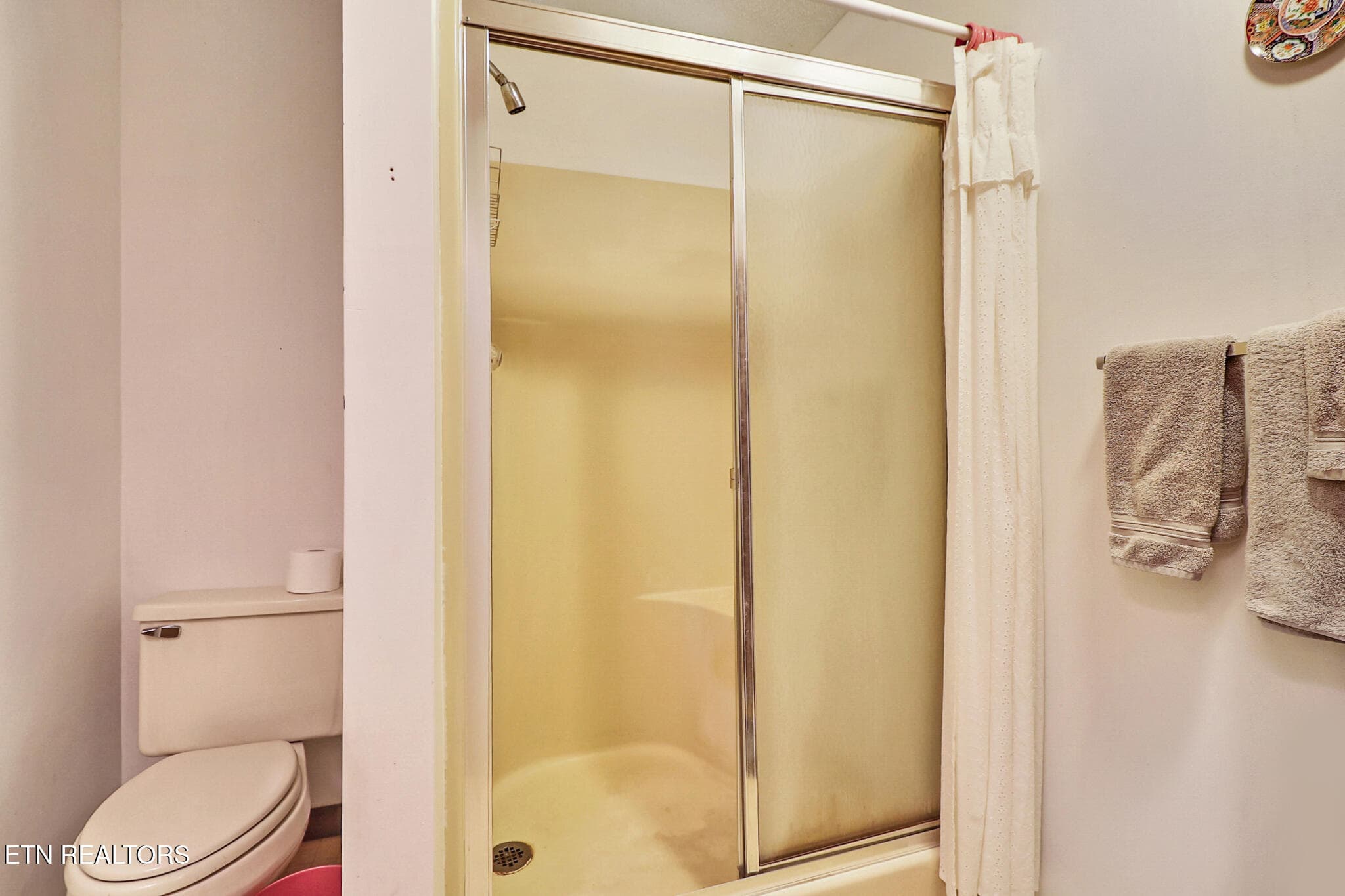 Main Bath - 107 Delbridge Lane, Crossville, TN 38558, Crossville