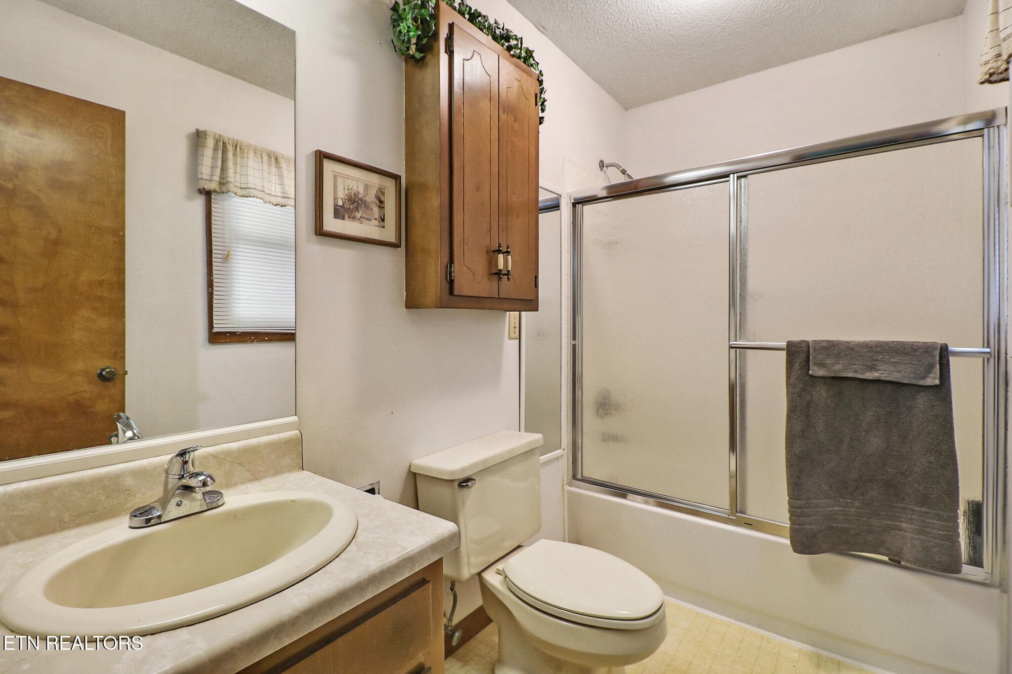 Master Bath - 107 Delbridge Lane, Crossville, TN 38558, Crossville
