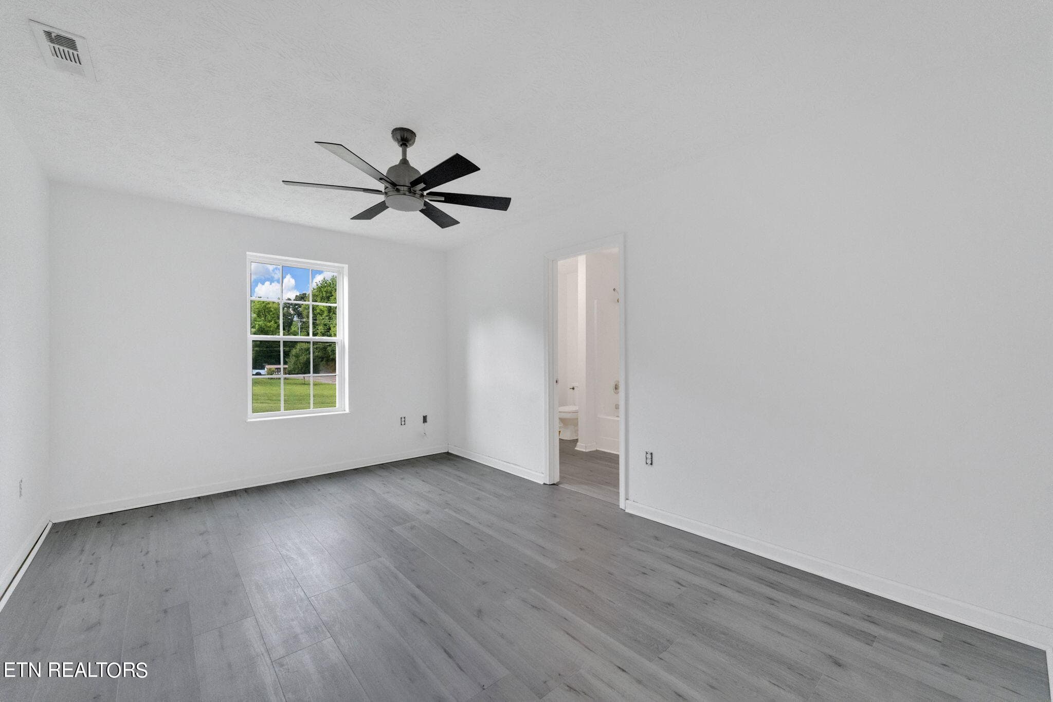 10-web-or-mls-DSC05974 - 334 Joshua Landing Court, Seymour, TN 37865, Seymour