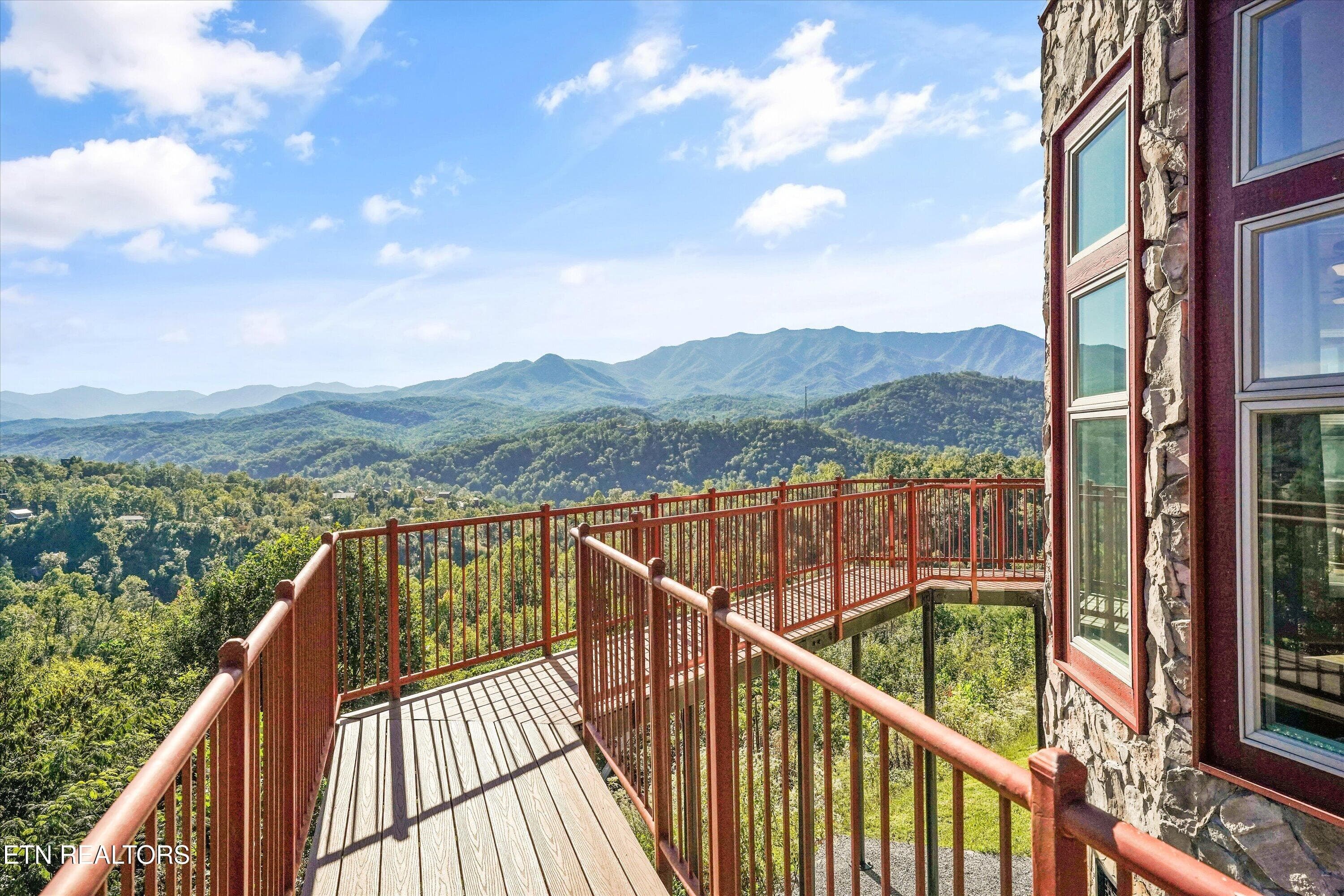 Land Bridge - 706 Nocks Drive, Gatlinburg, TN 37738, Gatlinburg