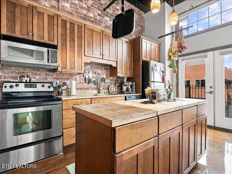 Kitchen - 149 E Harper Ave 149, Maryville, TN 37804, Maryville
