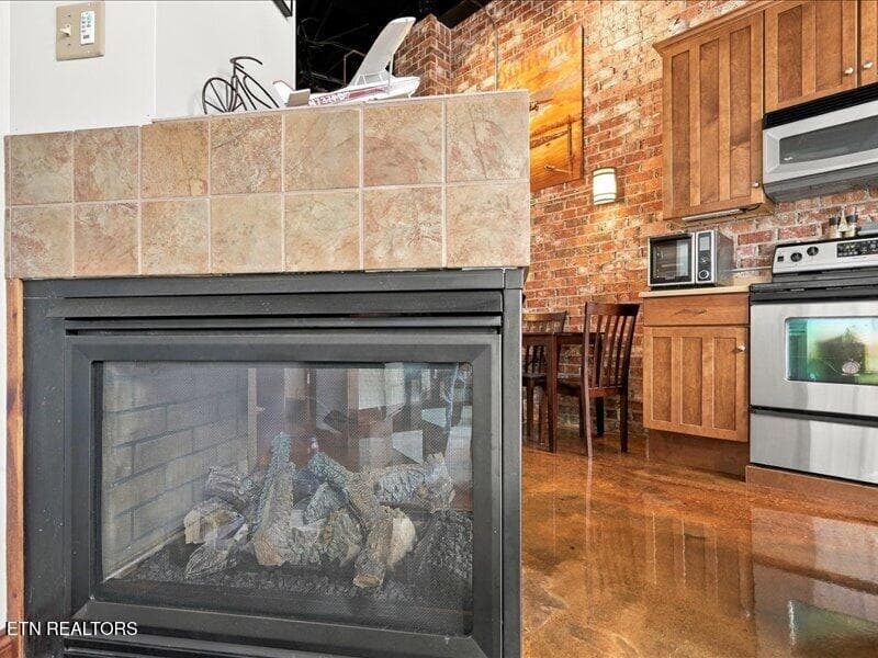 Fireplace - 149 E Harper Ave 149, Maryville, TN 37804, Maryville