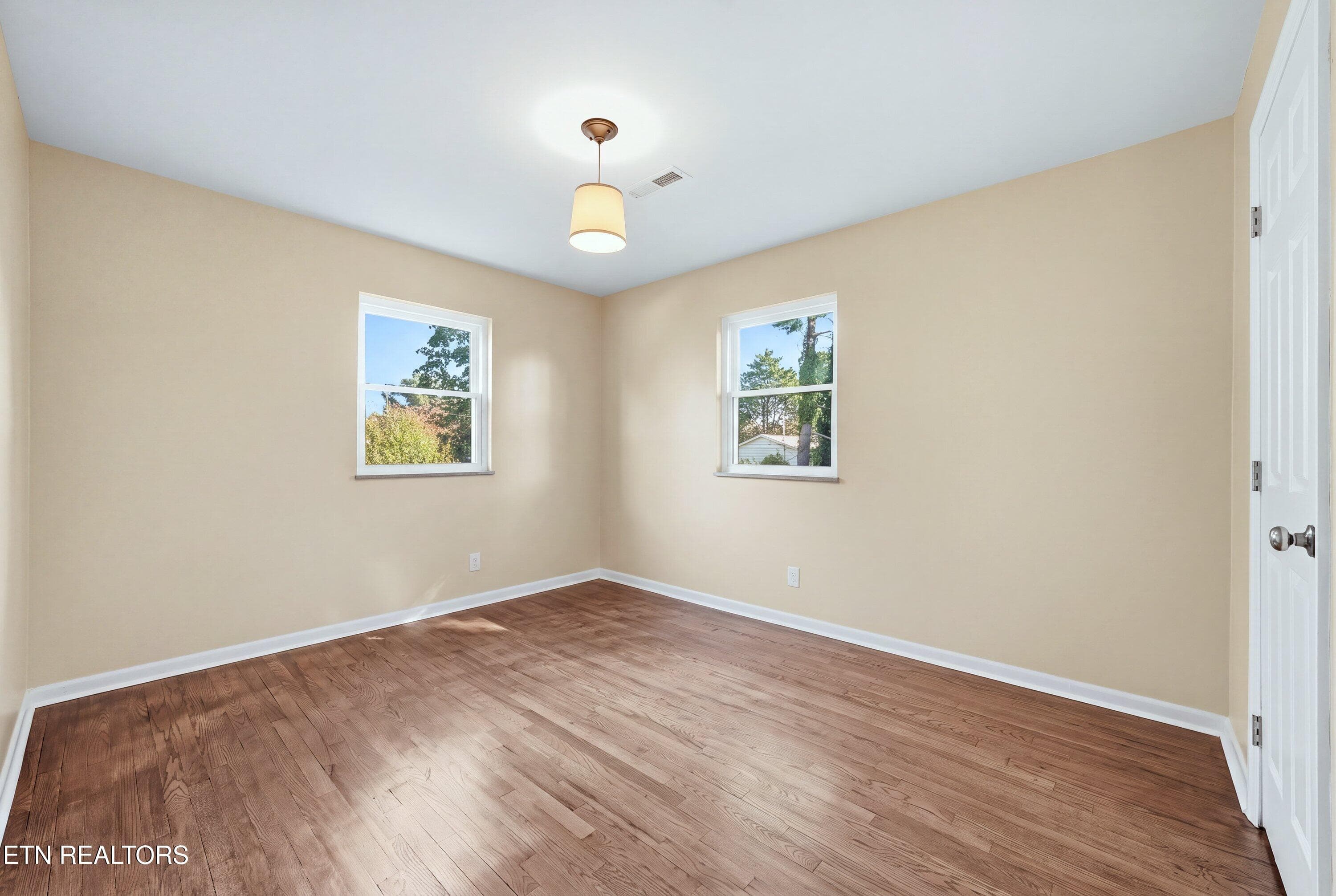 Third Bedroom on Main Level - 712 Owl Hollow Rd, Knoxville, TN 37923, Knoxville