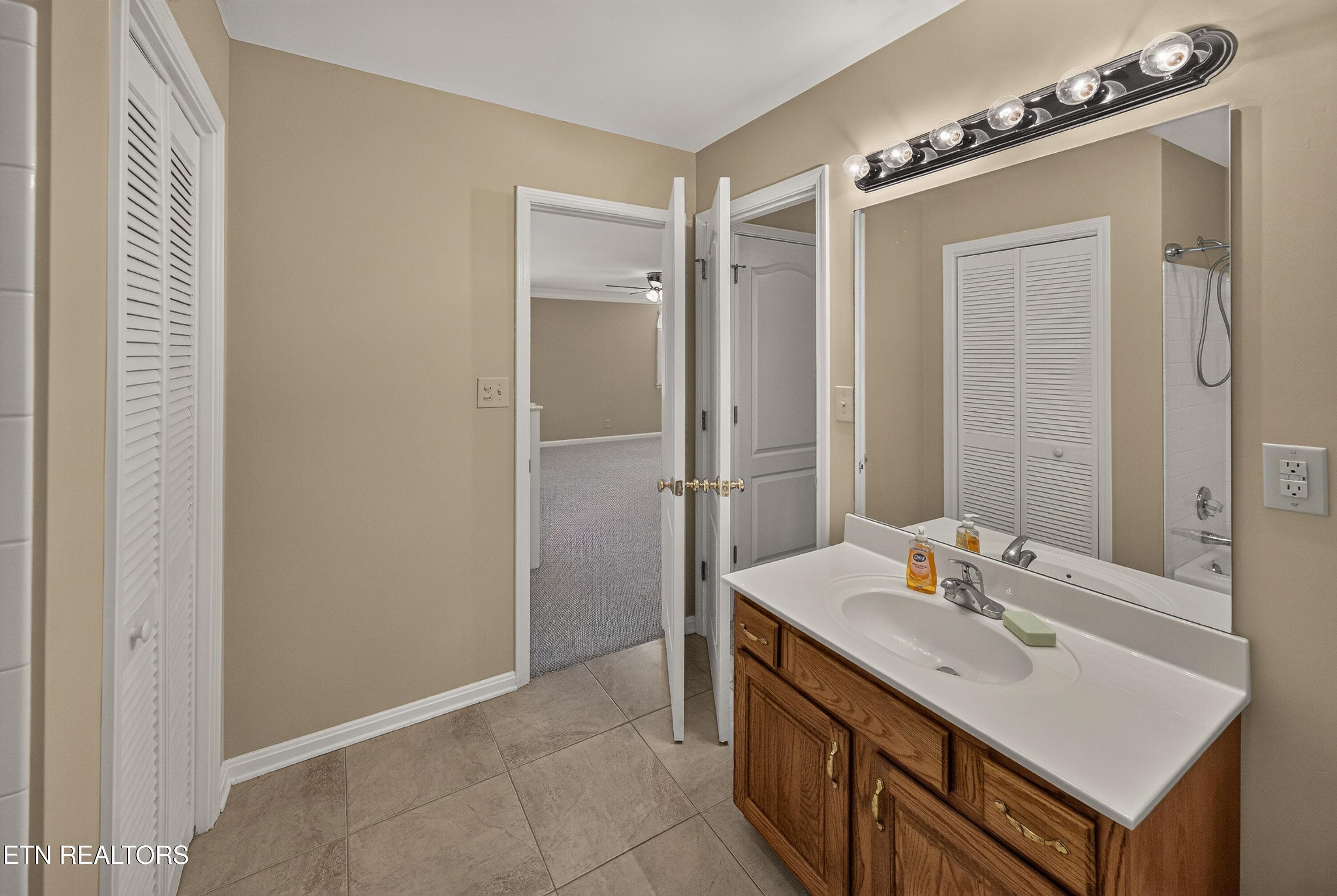 Bathroom #3 - 2010 Breakers Point, Knoxville, TN 37922, Knoxville