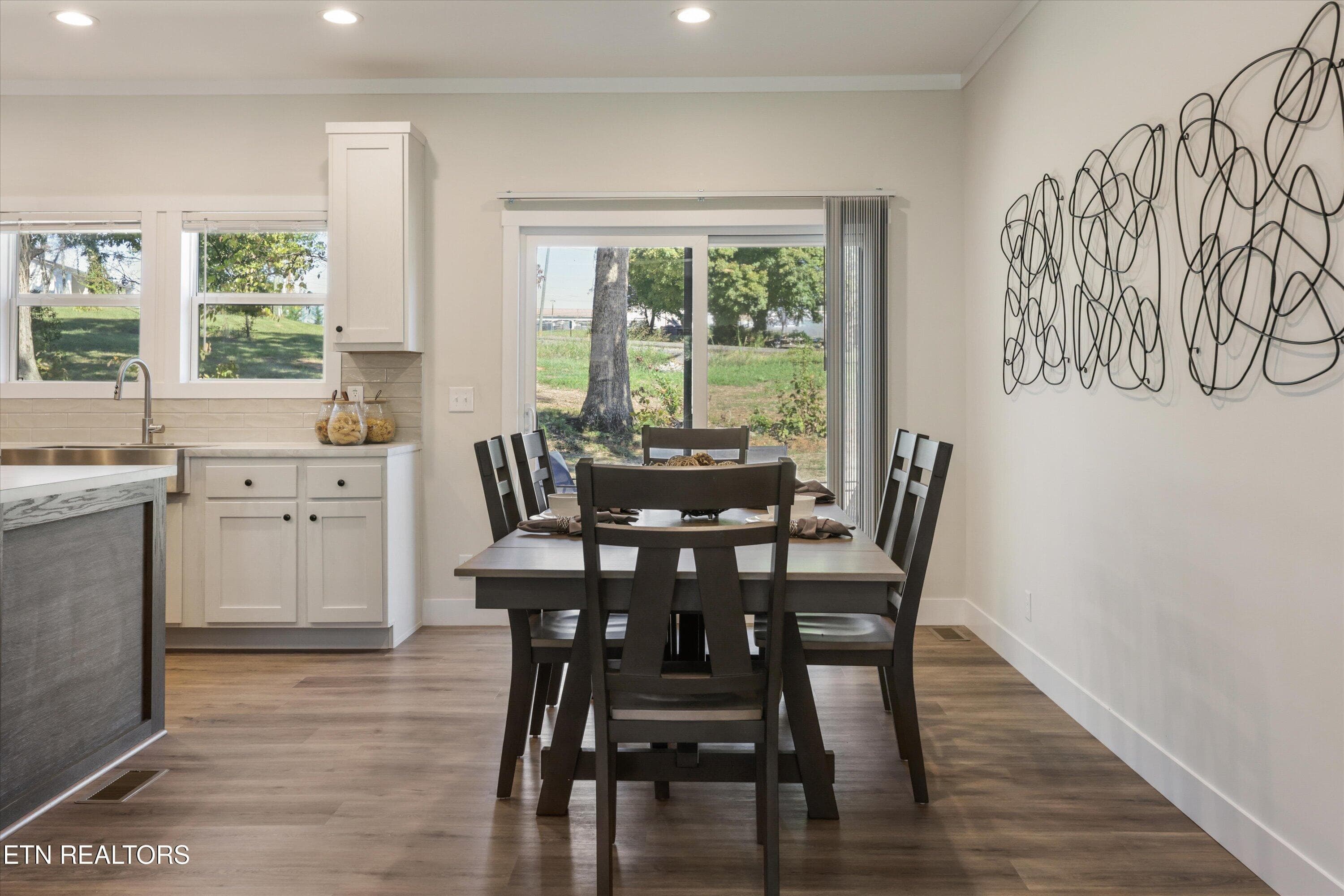 Staged Dining - 450 Federal Ferry Circle, Vonore, TN 37885