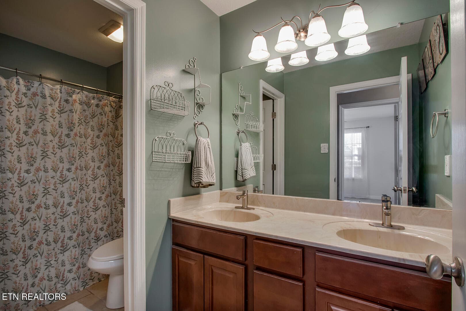 42_TimberGreenLane_2906_GuestBath2 - 2906 Timber Green Lane, Knoxville, TN 37921, Knoxville