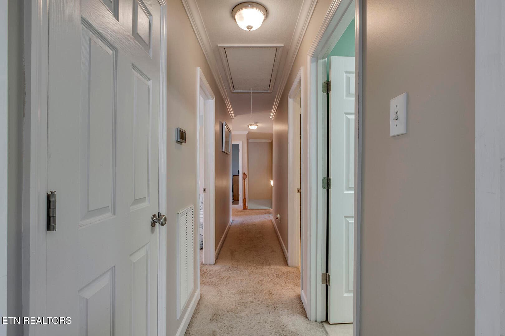 48_TimberGreenLane_2906_UpperHall02 - 2906 Timber Green Lane, Knoxville, TN 37921, Knoxville