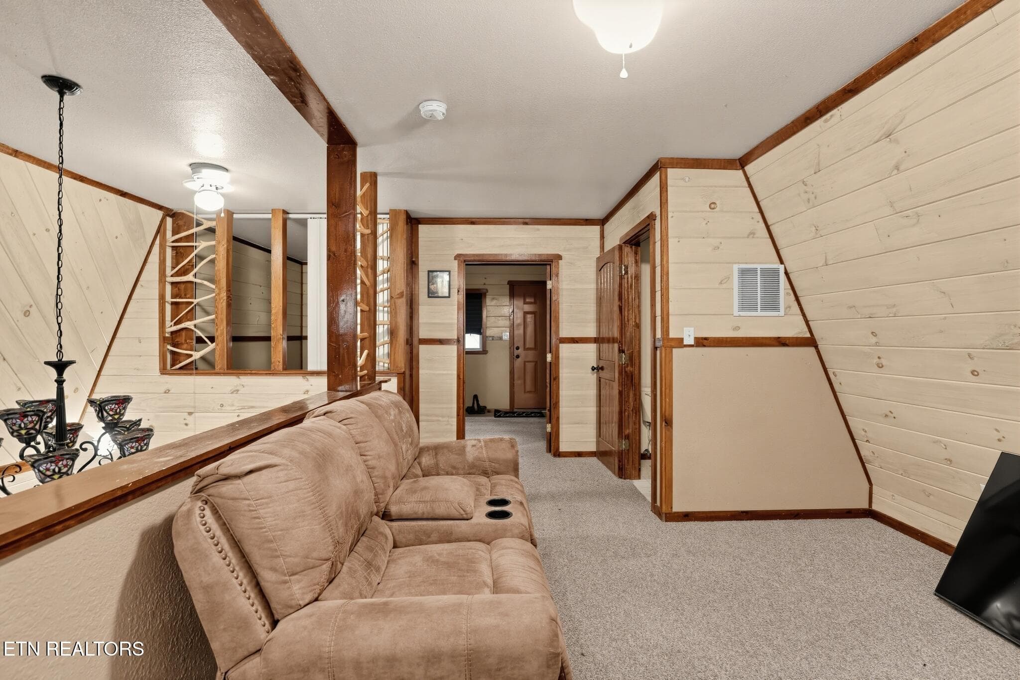 27_100_Gate_Hollow_Private_Rd-Living_roo - 100 Gate Hollow Private Rd, Mountain City, TN 37683, Mountain City