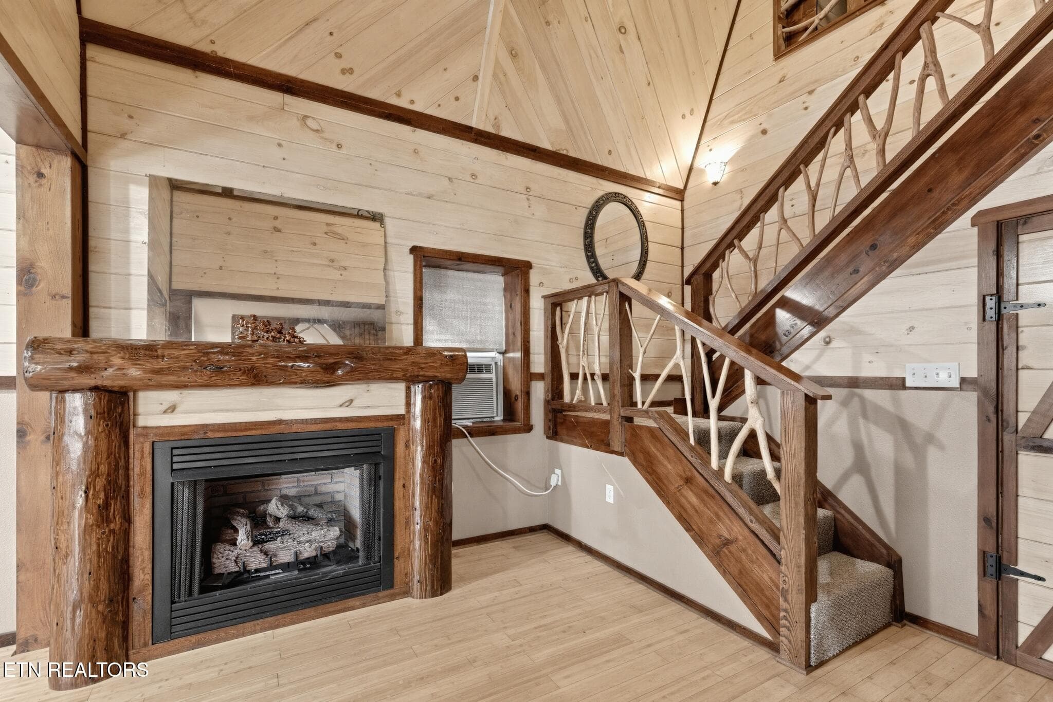 29_100_Gate_Hollow_Private_Rd-Living_roo - 100 Gate Hollow Private Rd, Mountain City, TN 37683, Mountain City