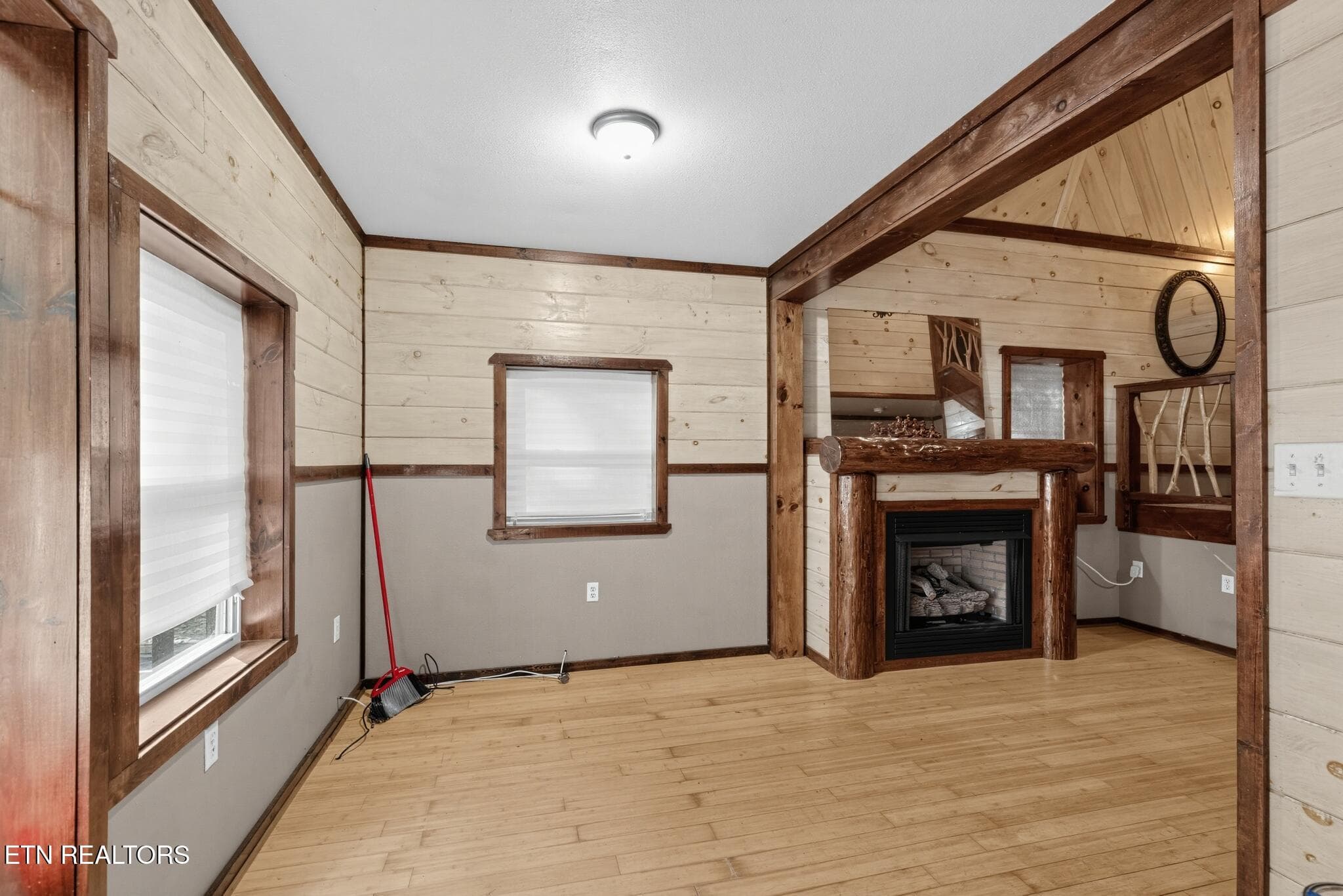 31_100_Gate_Hollow_Private_Rd-Living_roo - 100 Gate Hollow Private Rd, Mountain City, TN 37683, Mountain City