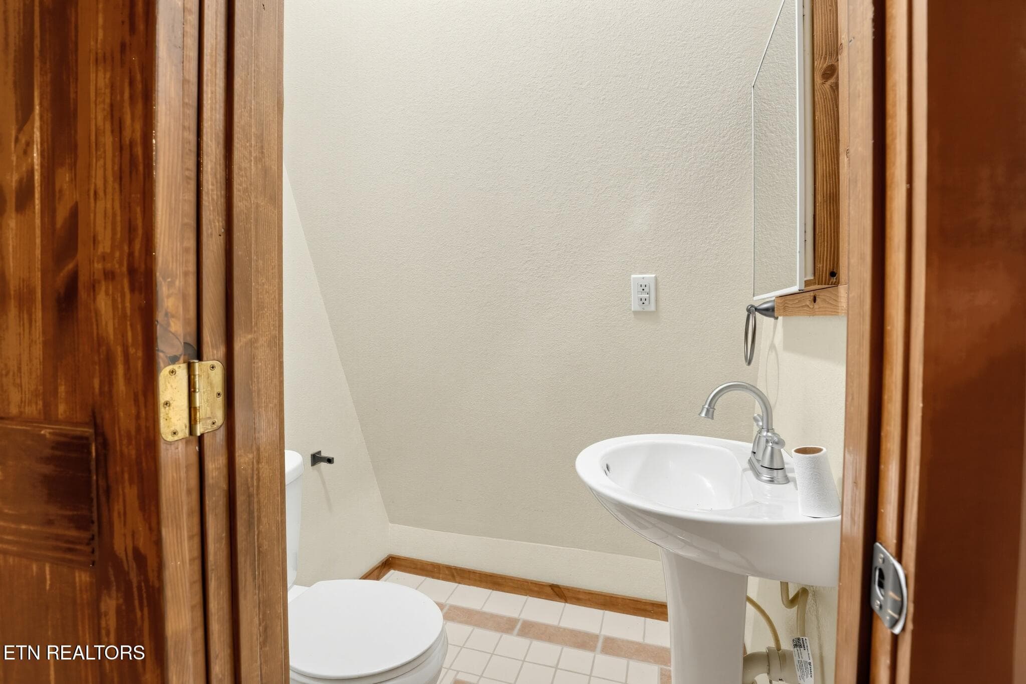 39_100_Gate_Hollow_Private_Rd-Bathroom-9 - 100 Gate Hollow Private Rd, Mountain City, TN 37683, Mountain City